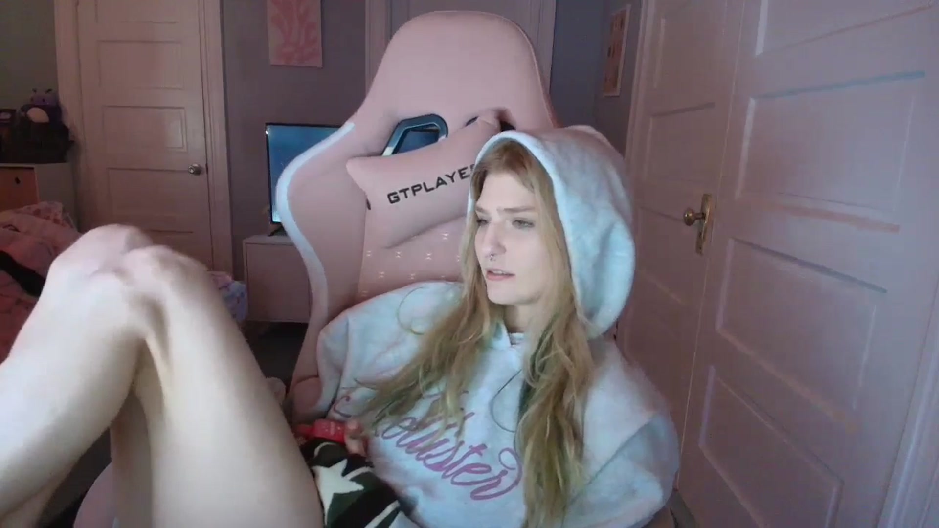 Gallery image thumbnail from DuckChan0's myfreecams stream on, 02/02/2026, 16:24 image 18 of 20