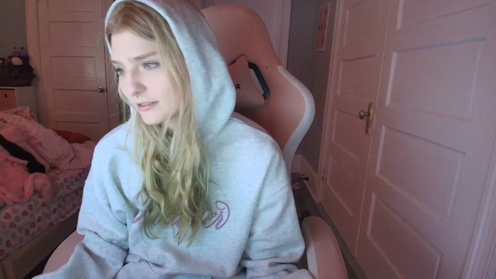 Gallery image thumbnail from DuckChan0's myfreecams stream on, 02/02/2026, 16:24 image 10 of 20