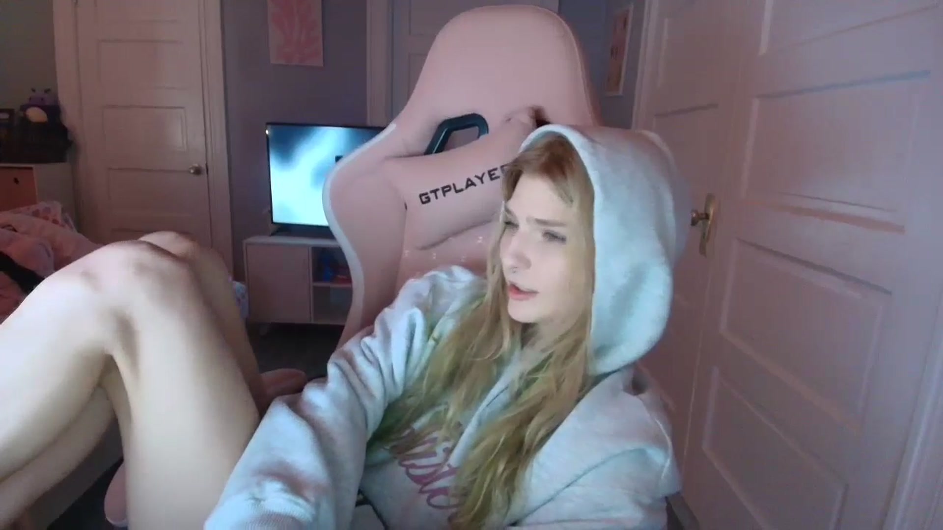 Gallery image thumbnail from DuckChan0's myfreecams stream on, 02/02/2026, 16:24 image 19 of 20