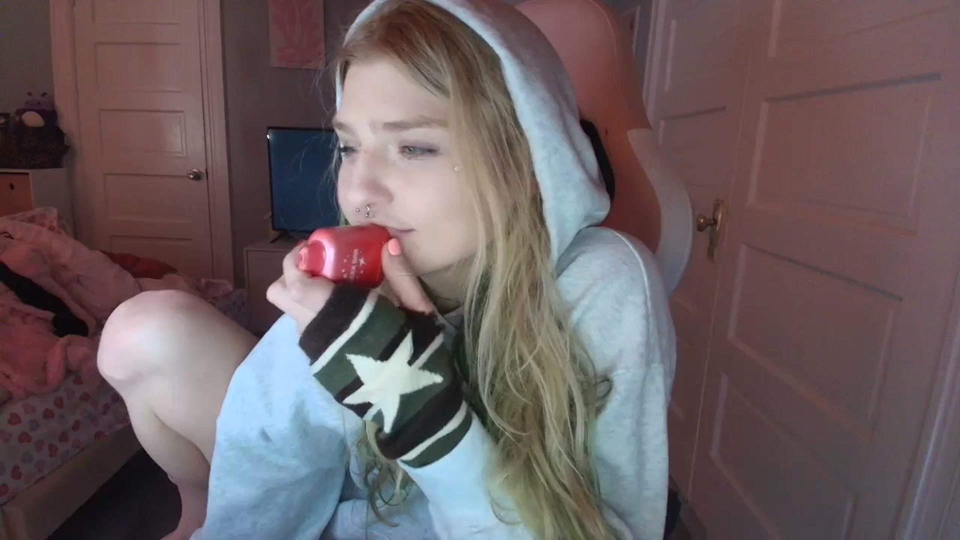 Gallery image thumbnail from DuckChan0's myfreecams stream on, 02/02/2026, 16:24 image 11 of 20