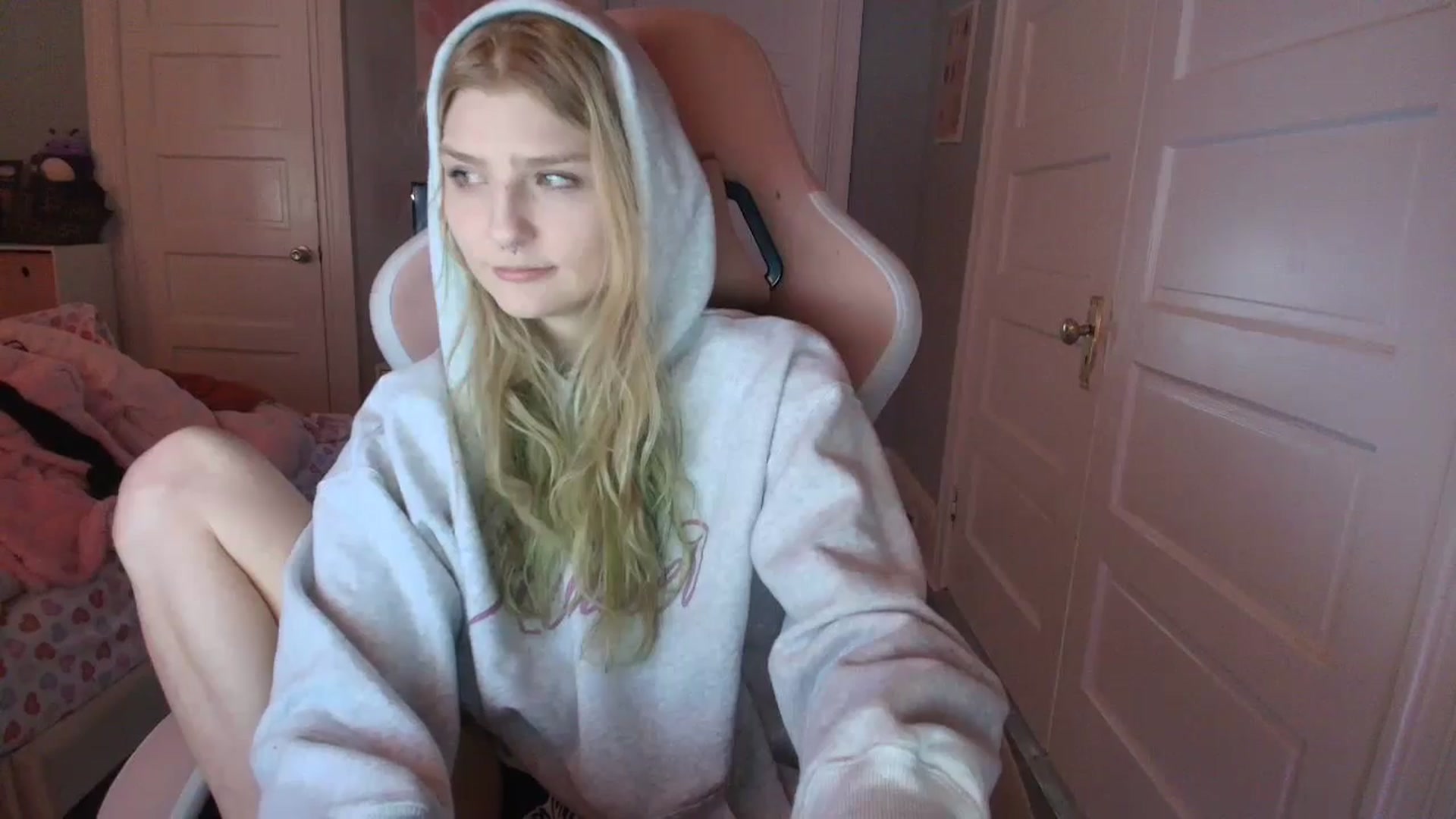 Gallery image thumbnail from DuckChan0's myfreecams stream on, 02/02/2026, 16:24 image 16 of 20