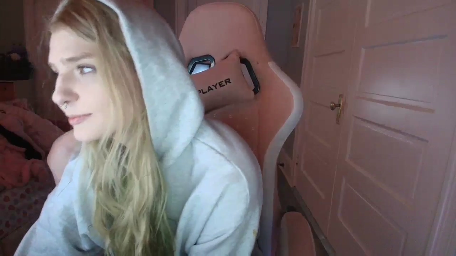 Gallery image thumbnail from DuckChan0's myfreecams stream on, 02/02/2026, 16:24 image 14 of 20