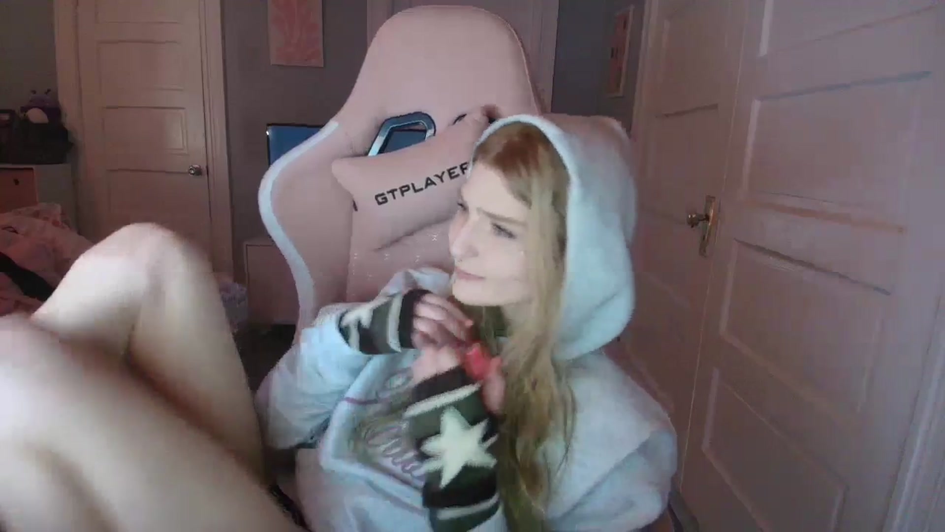 Gallery image thumbnail from DuckChan0's myfreecams stream on, 02/02/2026, 16:24 image 17 of 20