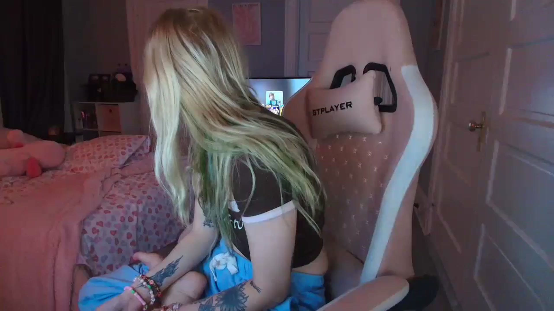 Gallery image thumbnail from DuckChan0's myfreecams stream on, 02/03/2026, 24:40 image 1 of 20