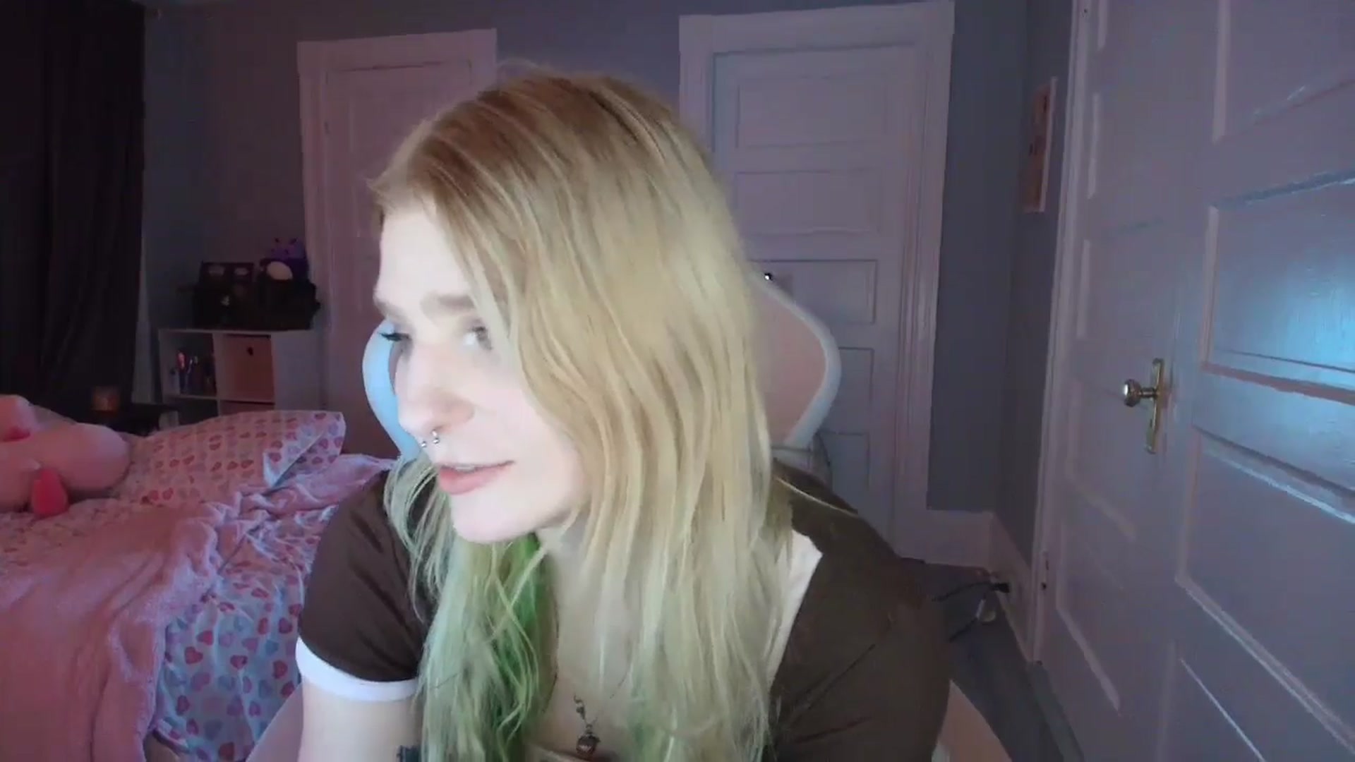 Gallery image thumbnail from DuckChan0's myfreecams stream on, 02/03/2026, 24:40 image 16 of 20