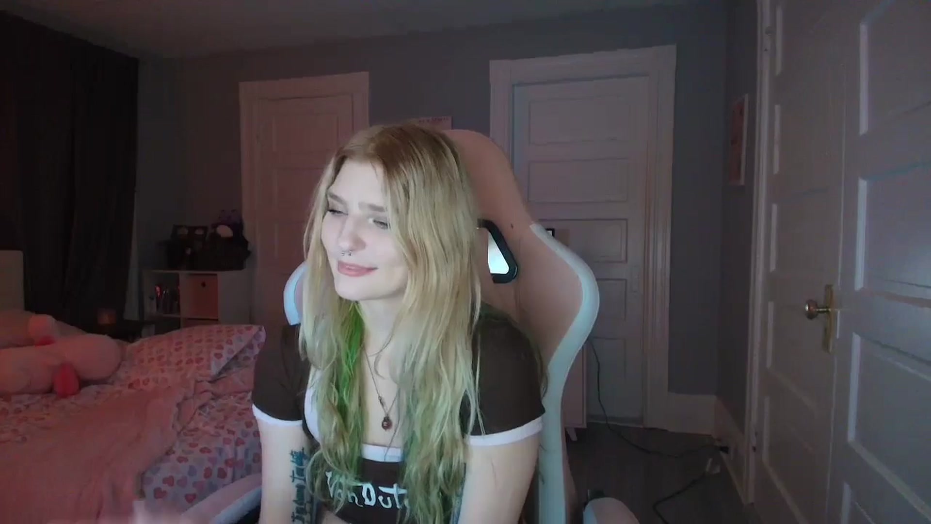 Gallery image thumbnail from DuckChan0's myfreecams stream on, 02/03/2026, 24:40 image 9 of 20