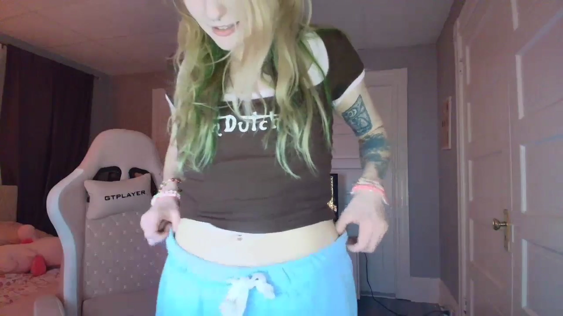 Gallery image thumbnail from DuckChan0's myfreecams stream on, 02/03/2026, 24:40 image 12 of 20