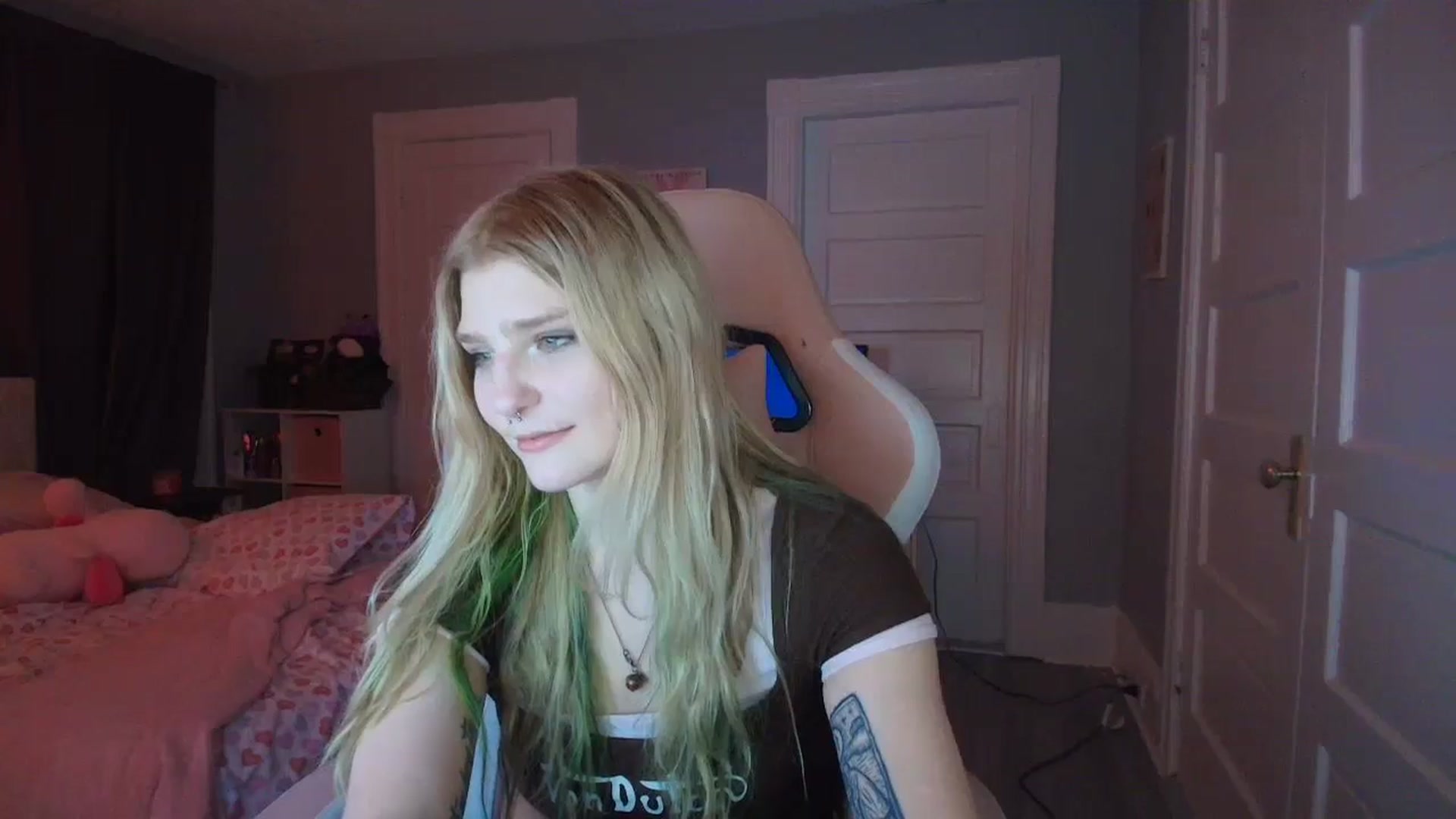 Gallery image thumbnail from DuckChan0's myfreecams stream on, 02/03/2026, 24:40 image 10 of 20