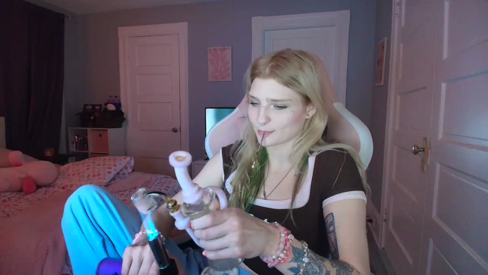 Gallery image thumbnail from DuckChan0's myfreecams stream on, 02/03/2026, 24:40 image 3 of 20