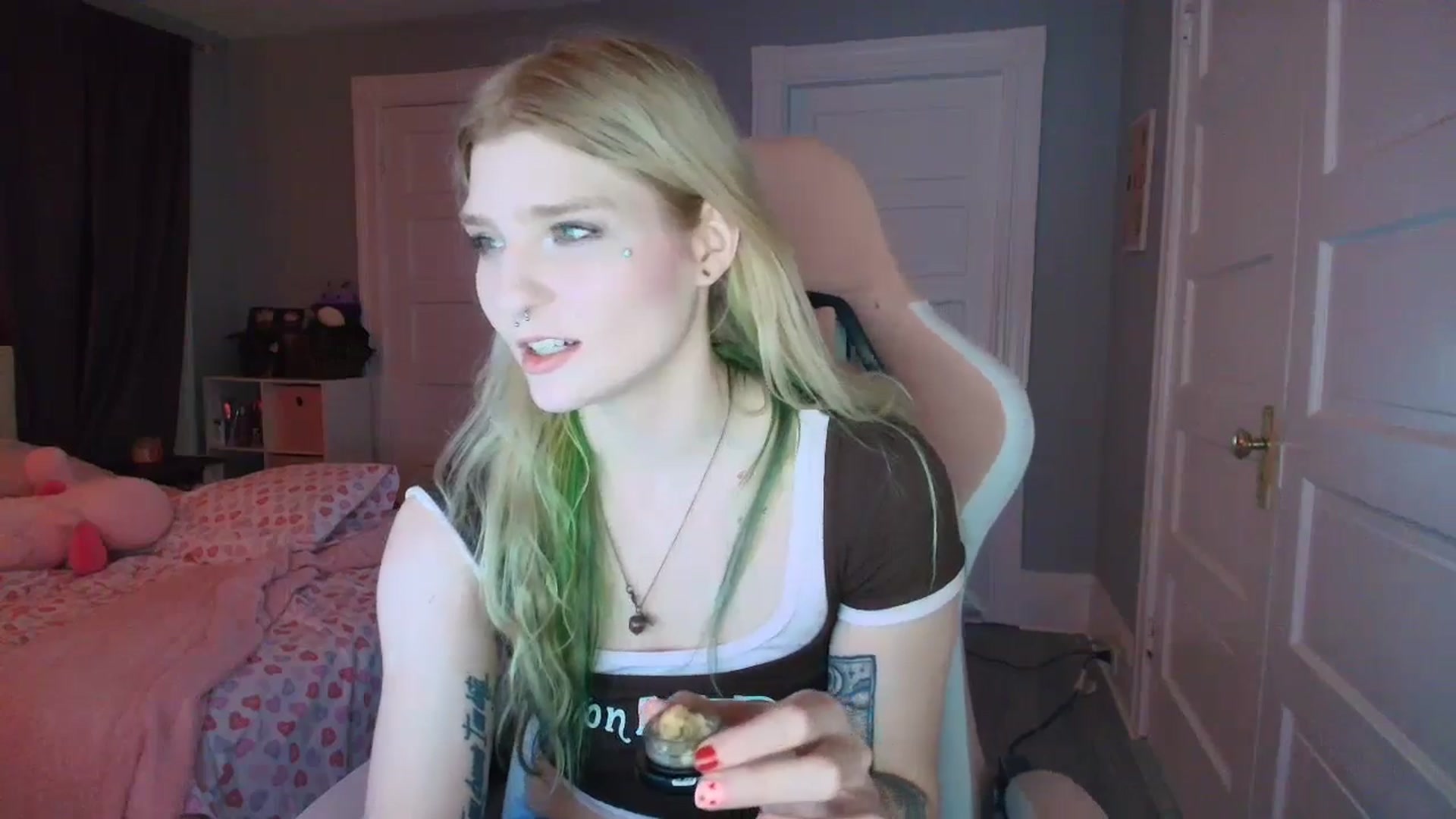 Gallery image thumbnail from DuckChan0's myfreecams stream on, 02/03/2026, 24:40 image 2 of 20
