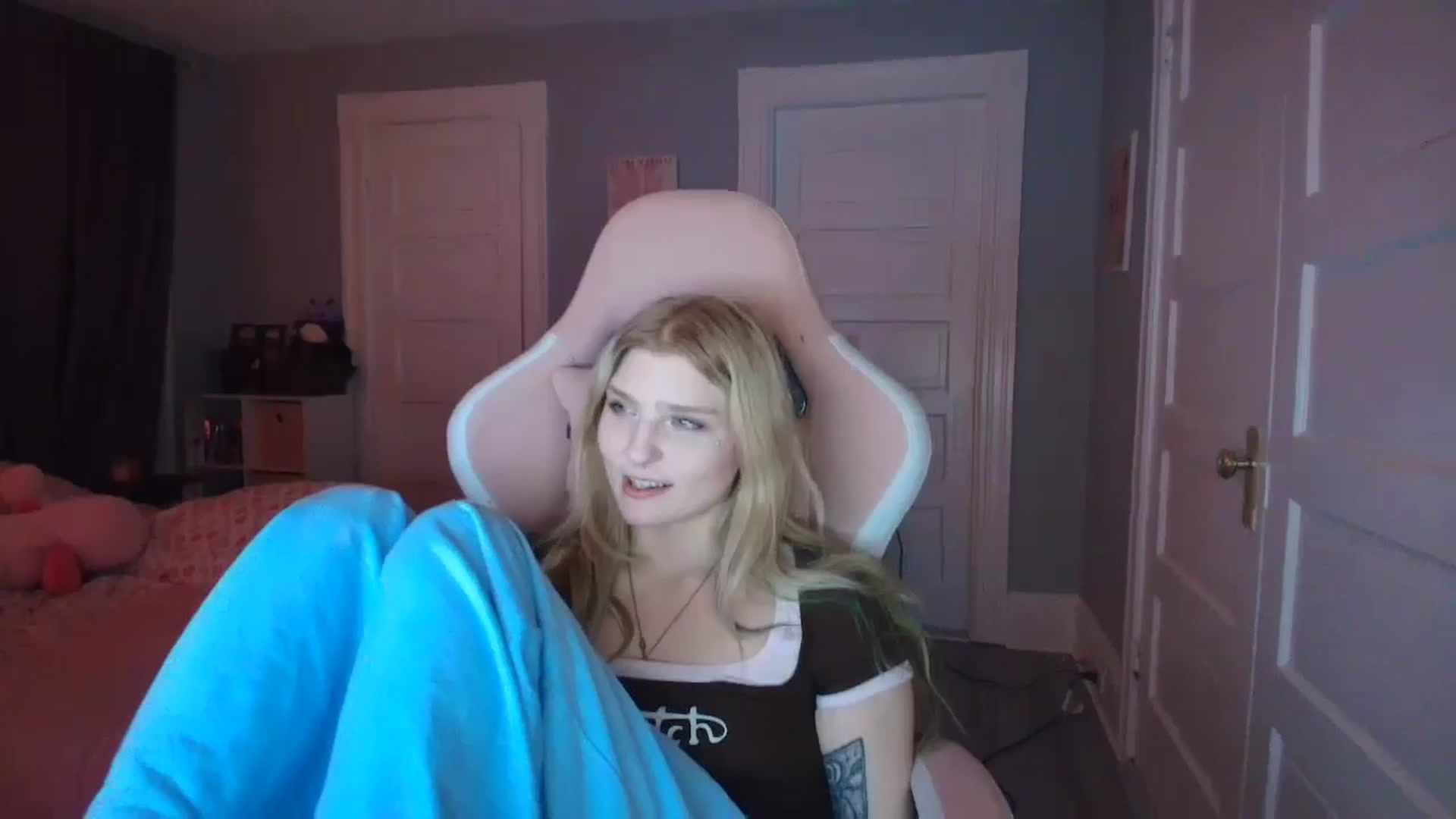 Gallery image thumbnail from DuckChan0's myfreecams stream on, 02/03/2026, 24:40 image 20 of 20
