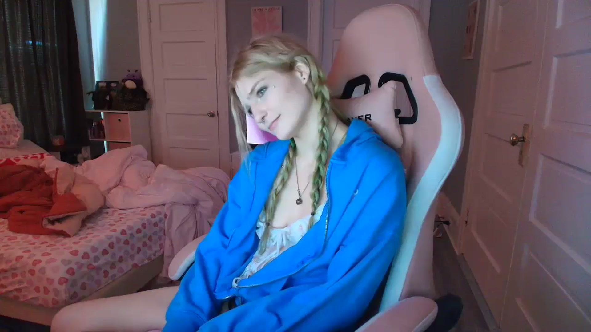 Gallery image thumbnail from DuckChan0's myfreecams stream on, 02/03/2026, 16:24 image 18 of 20