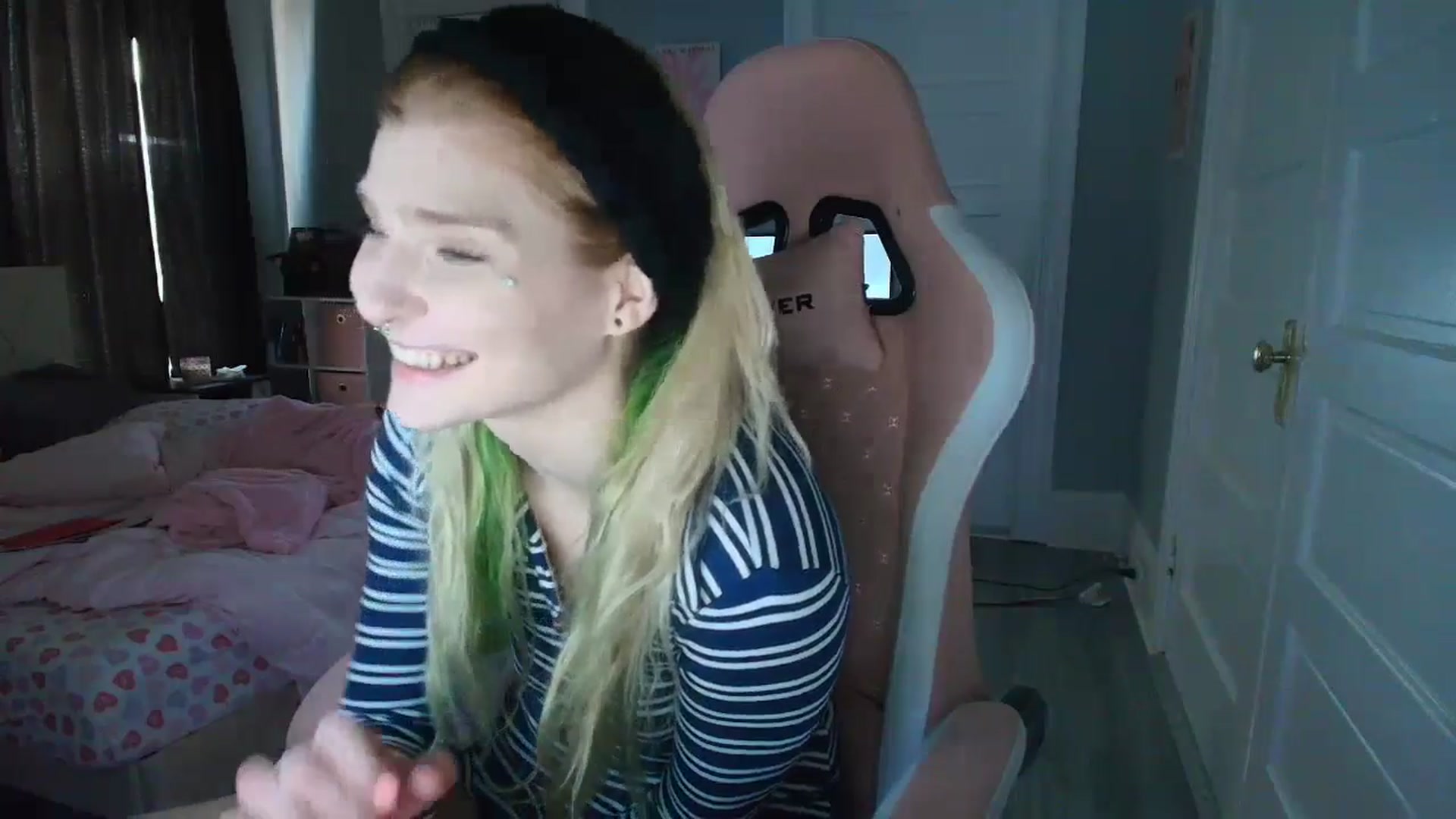 Gallery image thumbnail from DuckChan0's myfreecams stream on, 02/04/2026, 16:44 image 9 of 20