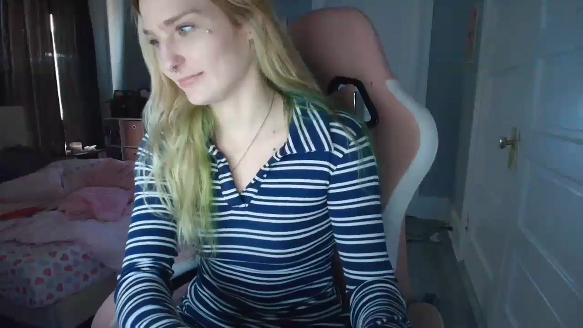Gallery image thumbnail from DuckChan0's myfreecams stream on, 02/04/2026, 16:44 image 2 of 20