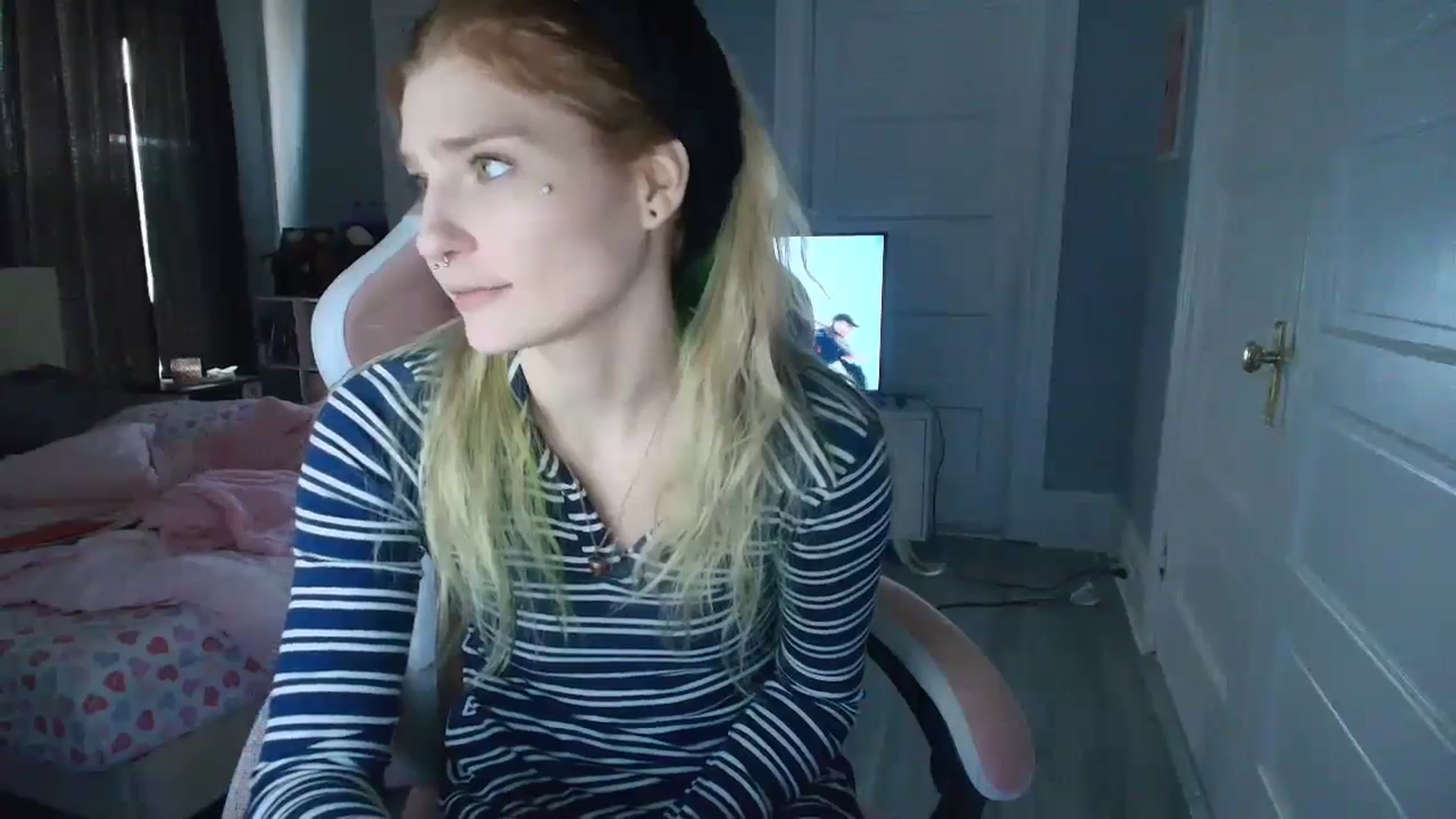 Gallery image thumbnail from DuckChan0's myfreecams stream on, 02/04/2026, 16:44 image 4 of 20