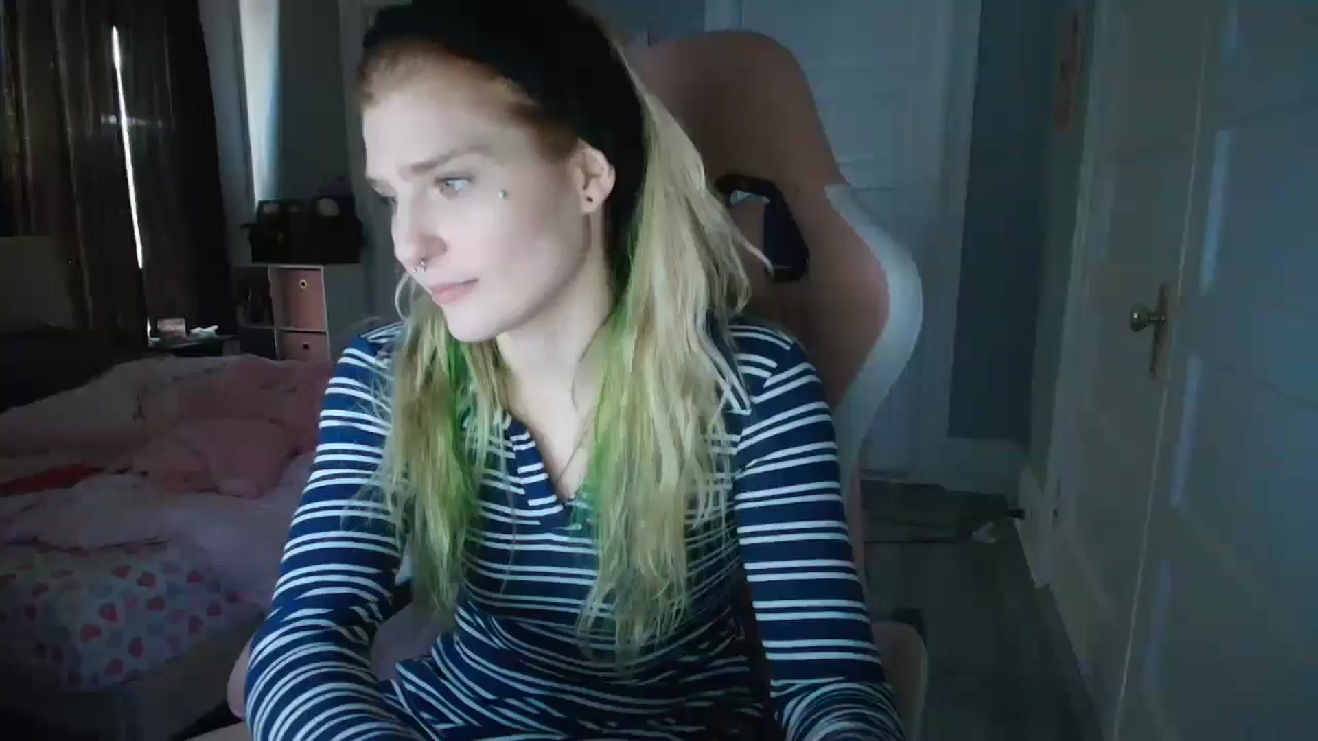 Gallery image thumbnail from DuckChan0's myfreecams stream on, 02/04/2026, 16:44 image 10 of 20