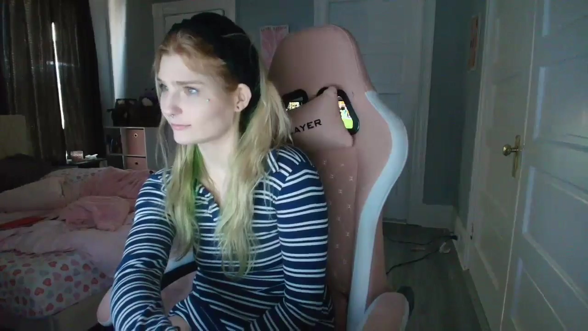 Gallery image thumbnail from DuckChan0's myfreecams stream on, 02/04/2026, 16:44 image 14 of 20