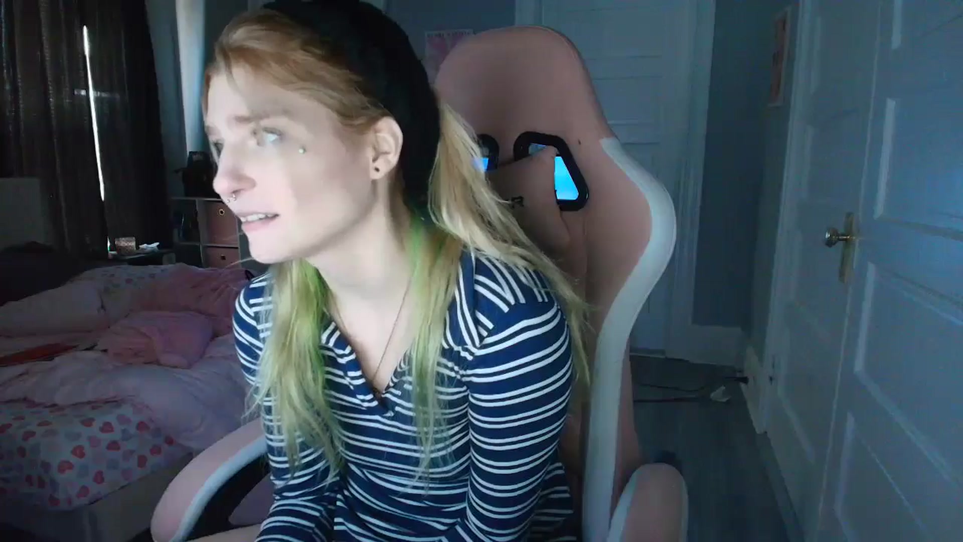 Gallery image thumbnail from DuckChan0's myfreecams stream on, 02/04/2026, 16:44 image 8 of 20