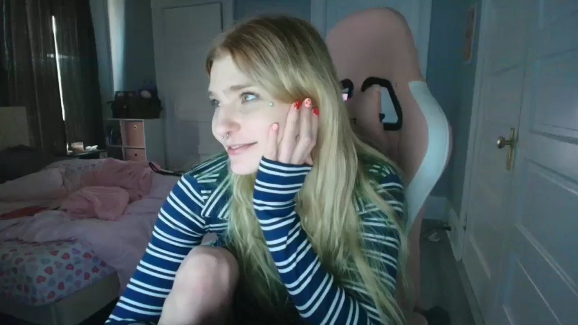 Gallery image thumbnail from DuckChan0's myfreecams stream on, 02/04/2026, 16:44 image 1 of 20
