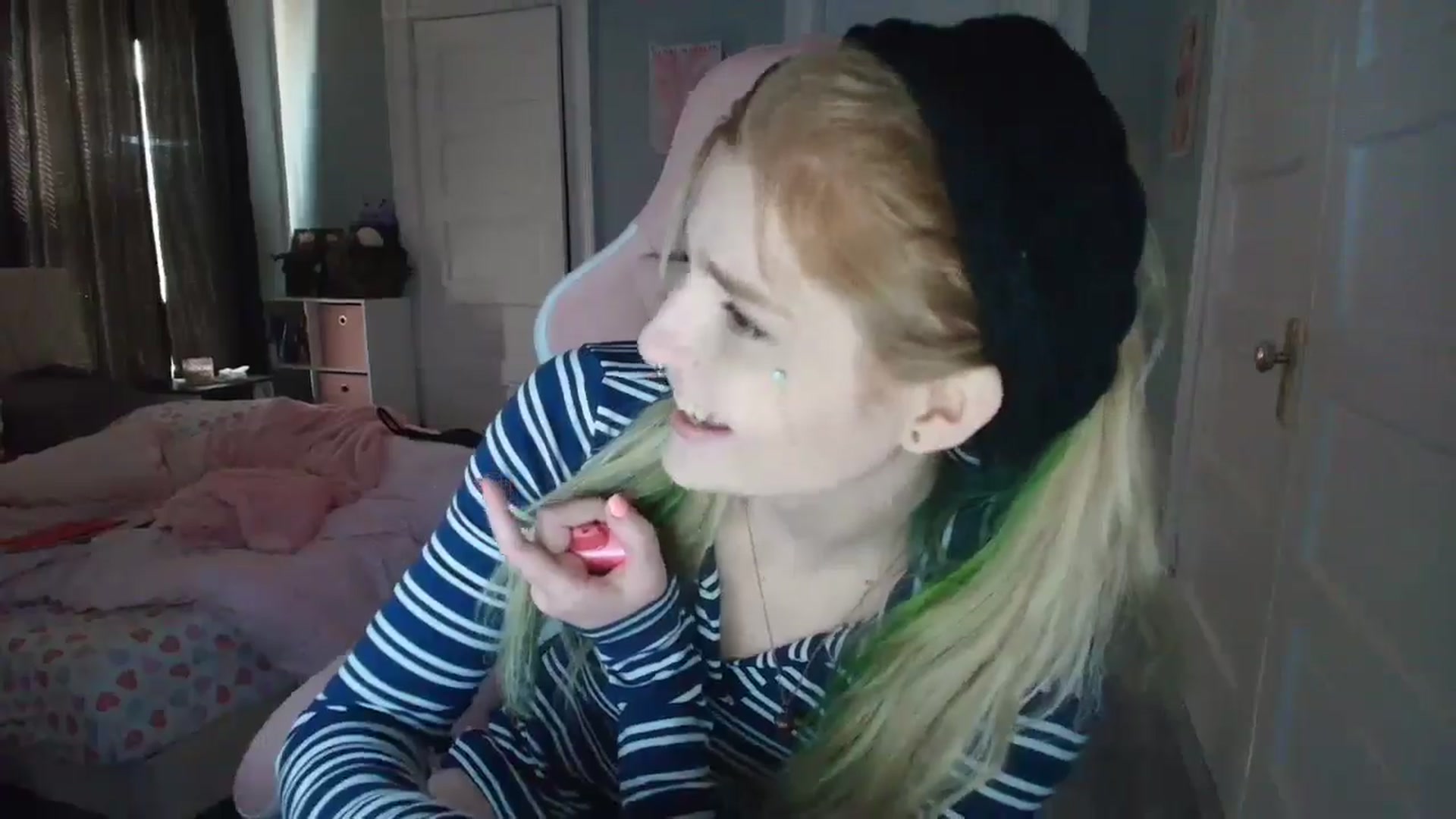 Gallery image thumbnail from DuckChan0's myfreecams stream on, 02/04/2026, 16:44 image 6 of 20