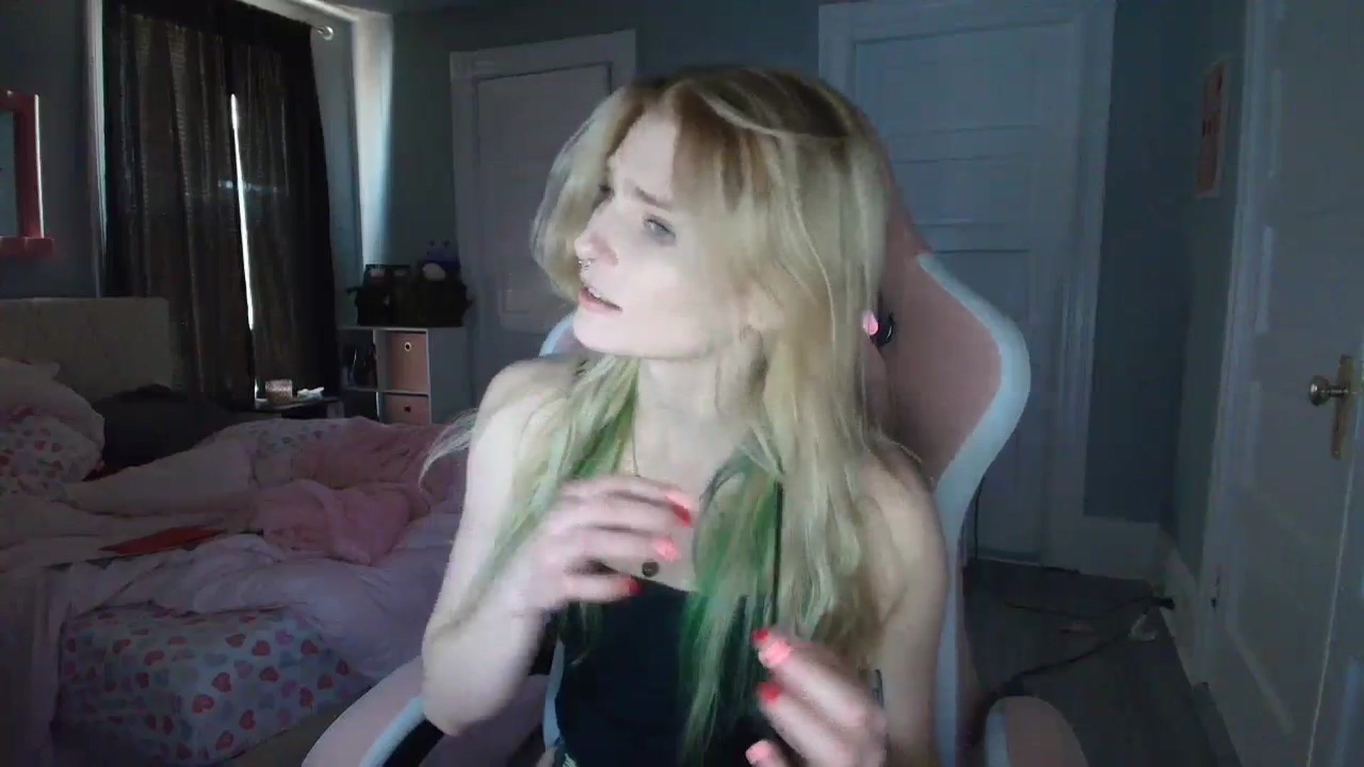 Gallery image thumbnail from DuckChan0's myfreecams stream on, 02/04/2026, 17:26 image 15 of 20