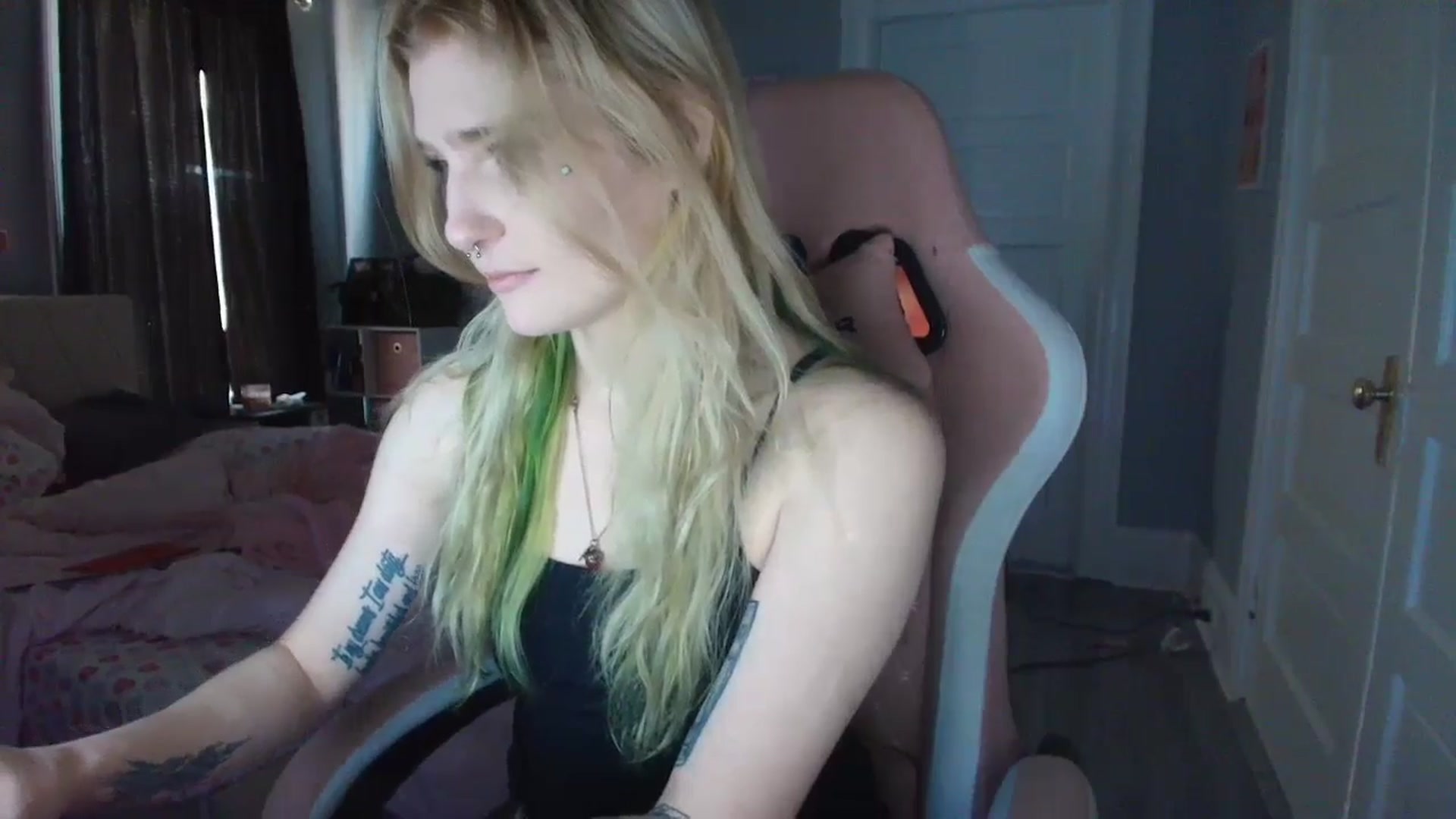 Gallery image thumbnail from DuckChan0's myfreecams stream on, 02/04/2026, 17:26 image 10 of 20
