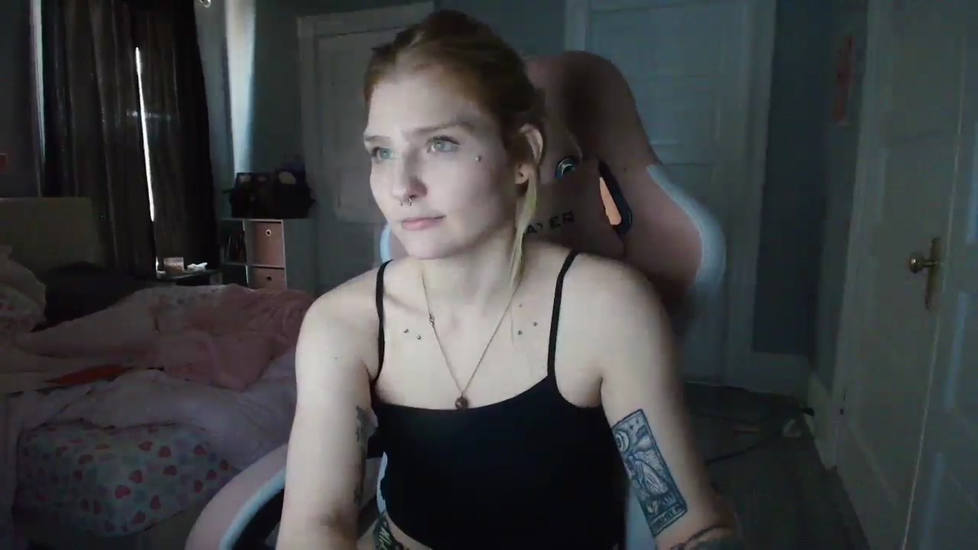 Gallery image thumbnail from DuckChan0's myfreecams stream on, 02/04/2026, 17:26 image 11 of 20