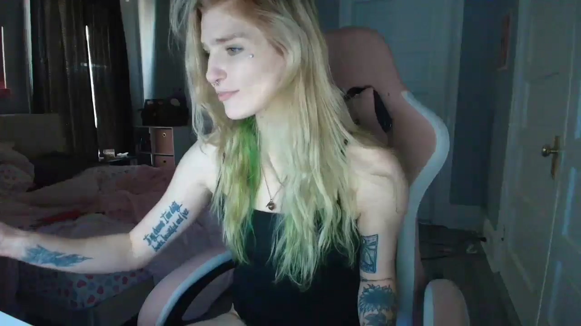 Gallery image thumbnail from DuckChan0's myfreecams stream on, 02/04/2026, 17:26 image 3 of 20