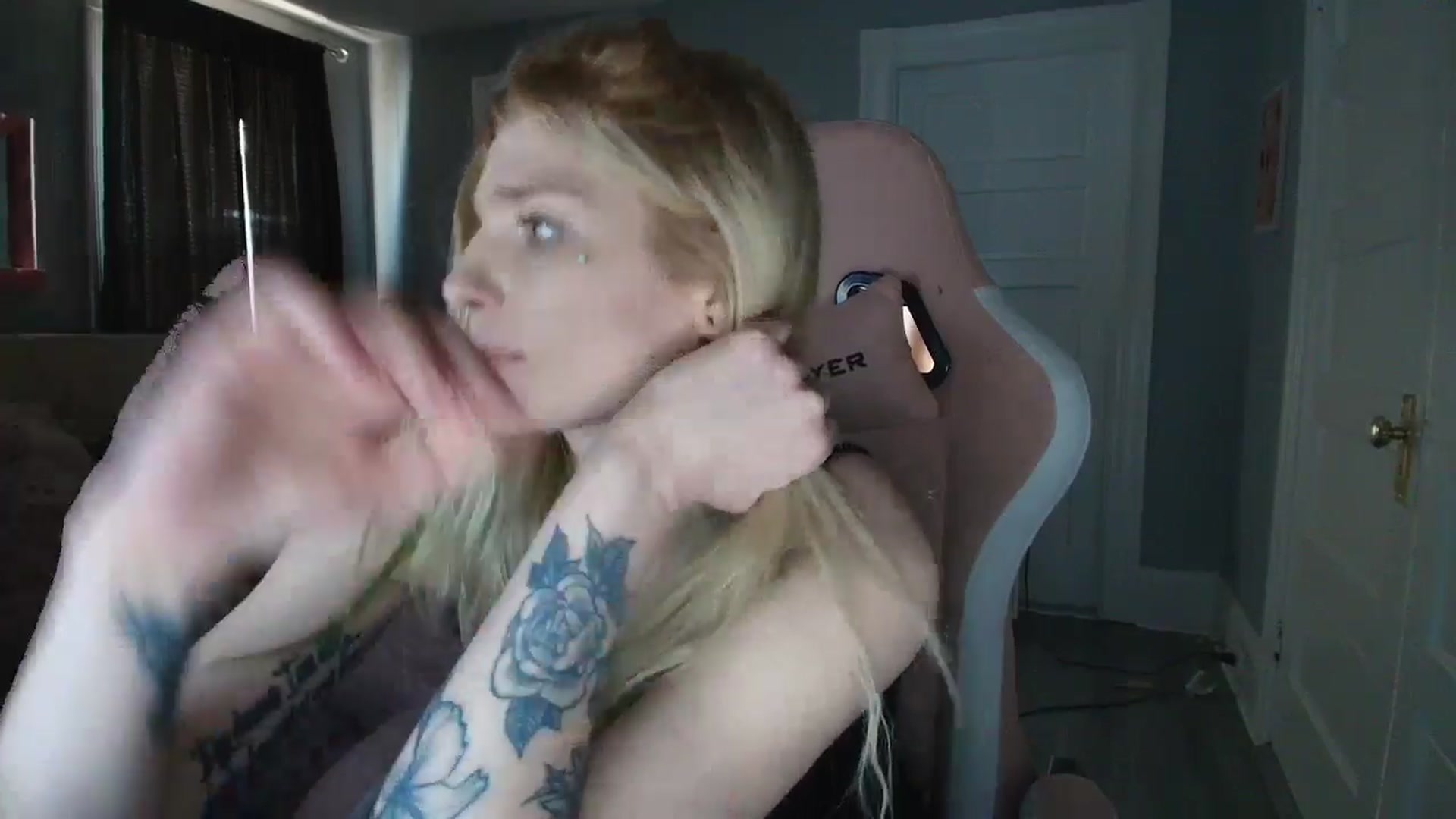 Gallery image thumbnail from DuckChan0's myfreecams stream on, 02/04/2026, 17:26 image 9 of 20