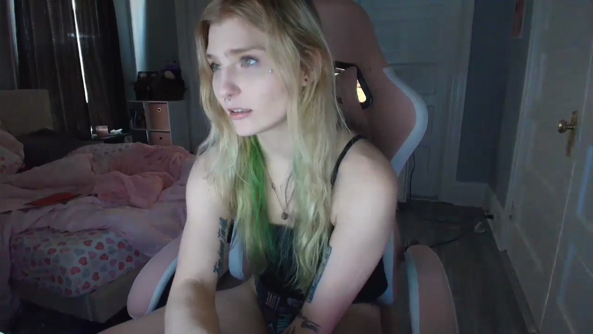 Gallery image thumbnail from DuckChan0's myfreecams stream on, 02/04/2026, 17:26 image 18 of 20