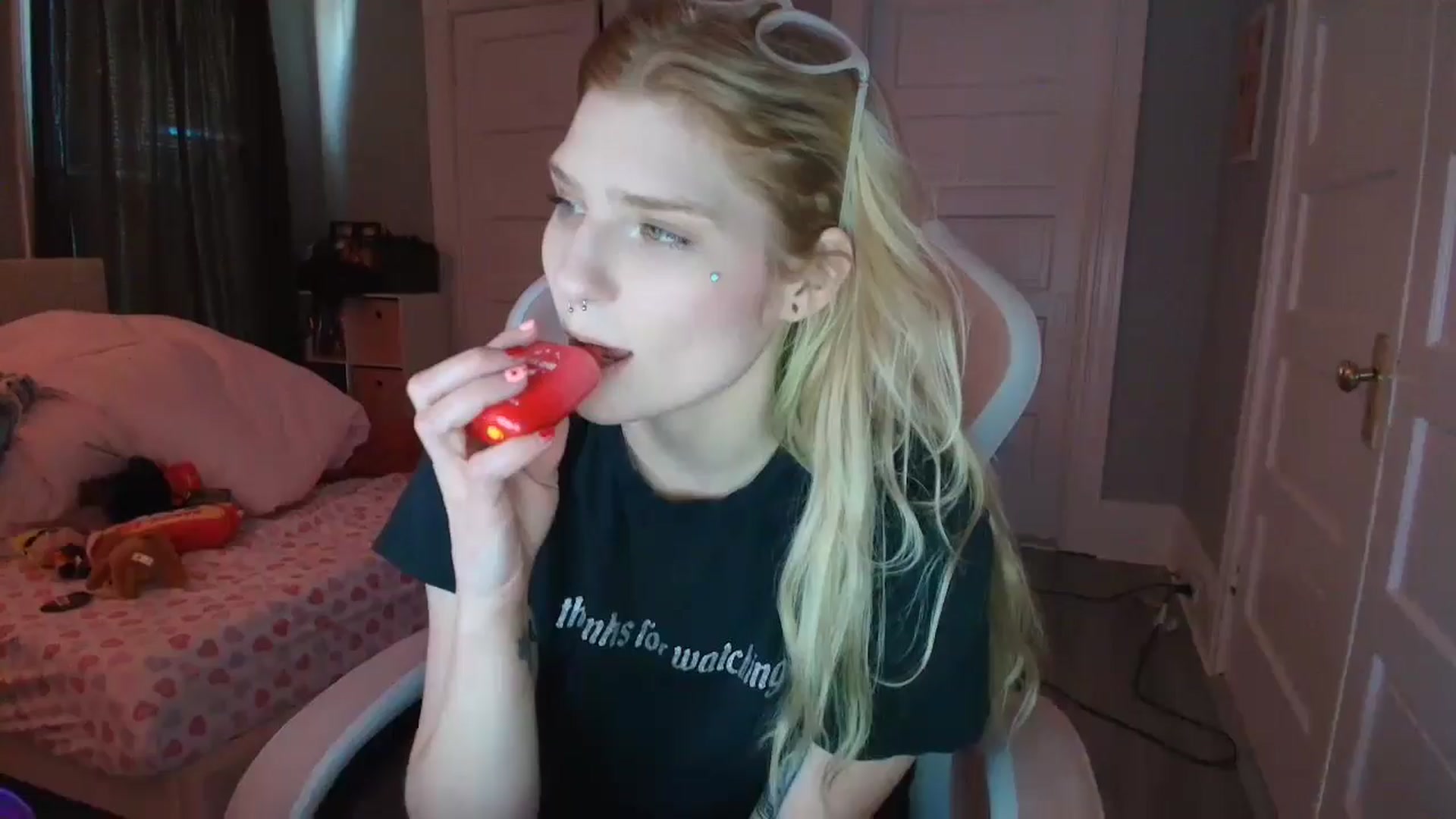 Gallery image thumbnail from DuckChan0's myfreecams stream on, 02/05/2026, 18:01 image 20 of 20