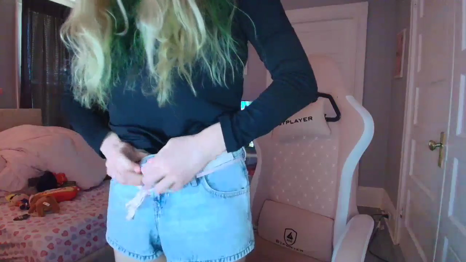 Gallery image thumbnail from DuckChan0's myfreecams stream on, 02/05/2026, 18:01 image 2 of 20