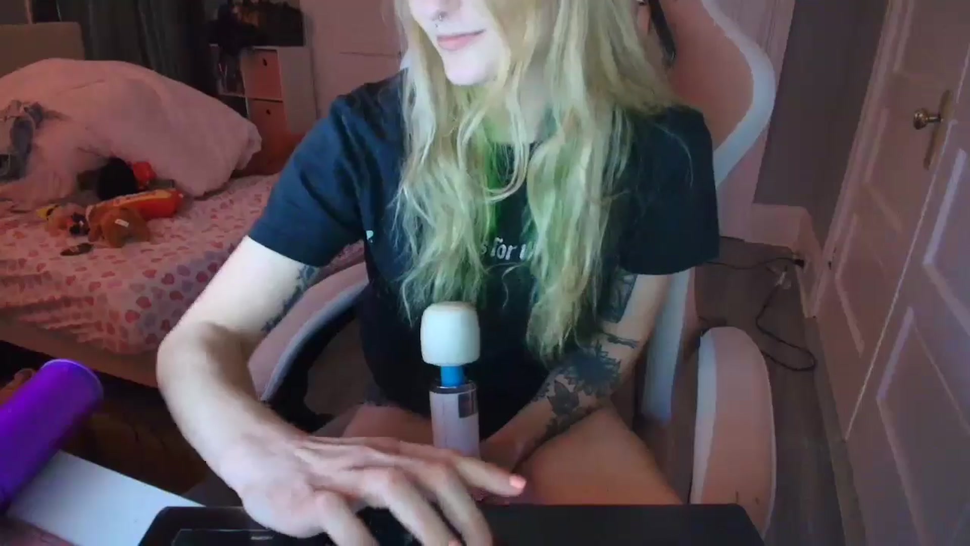 Gallery image thumbnail from DuckChan0's myfreecams stream on, 02/05/2026, 18:01 image 9 of 20