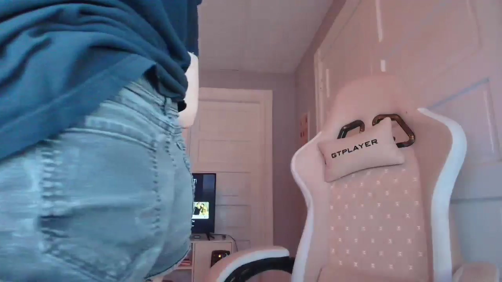Gallery image thumbnail from DuckChan0's myfreecams stream on, 02/05/2026, 18:01 image 11 of 20