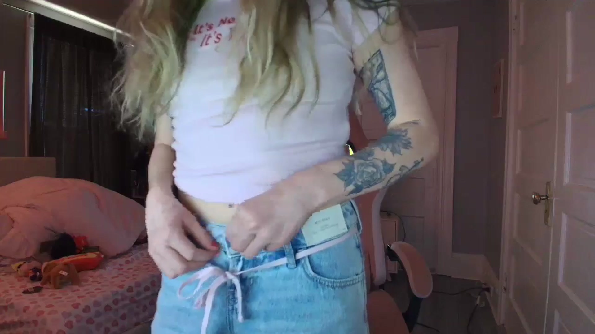 Gallery image thumbnail from DuckChan0's myfreecams stream on, 02/05/2026, 18:01 image 4 of 20