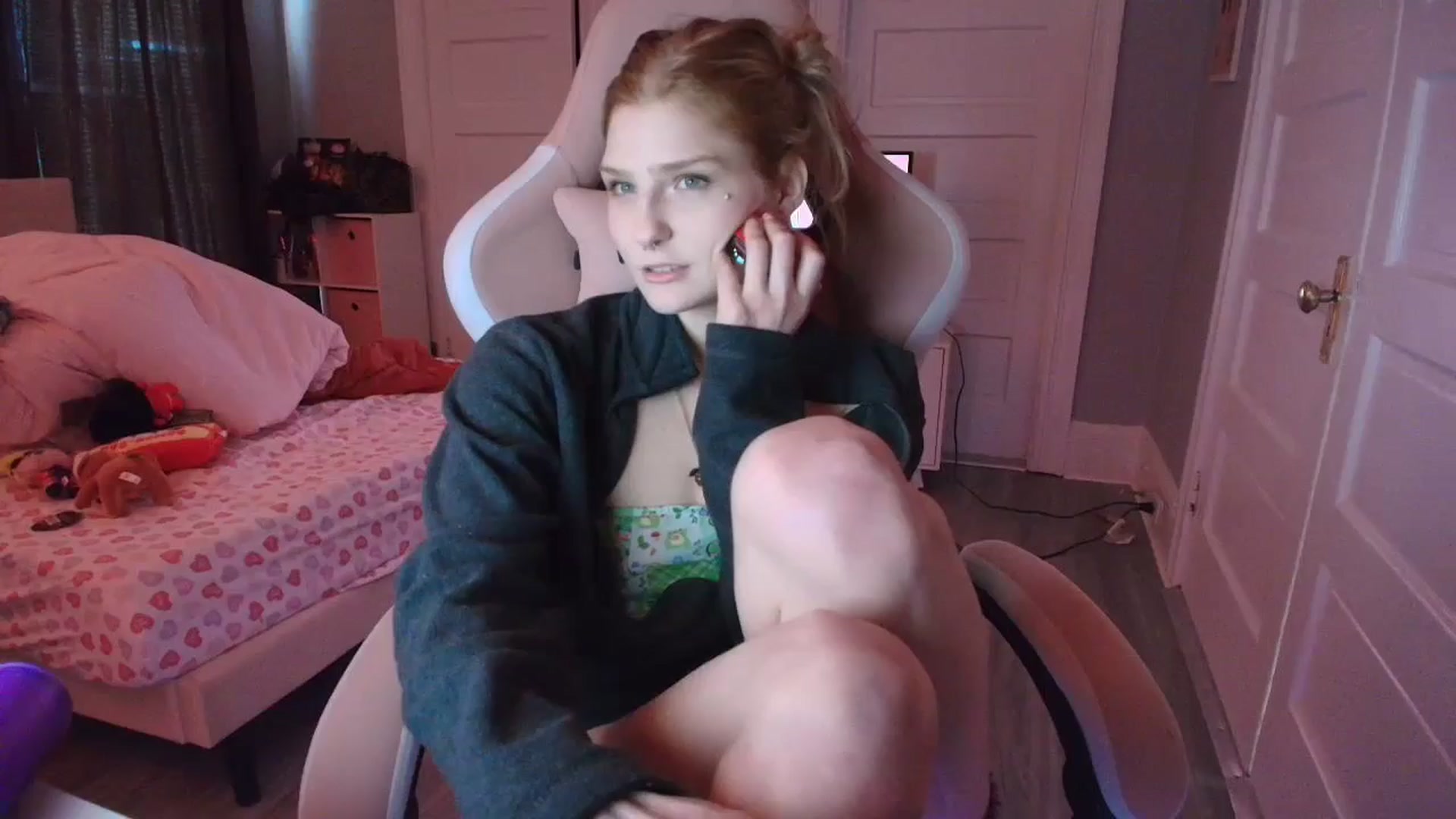 Gallery image thumbnail from DuckChan0's myfreecams stream on, 02/05/2026, 18:41 image 15 of 20