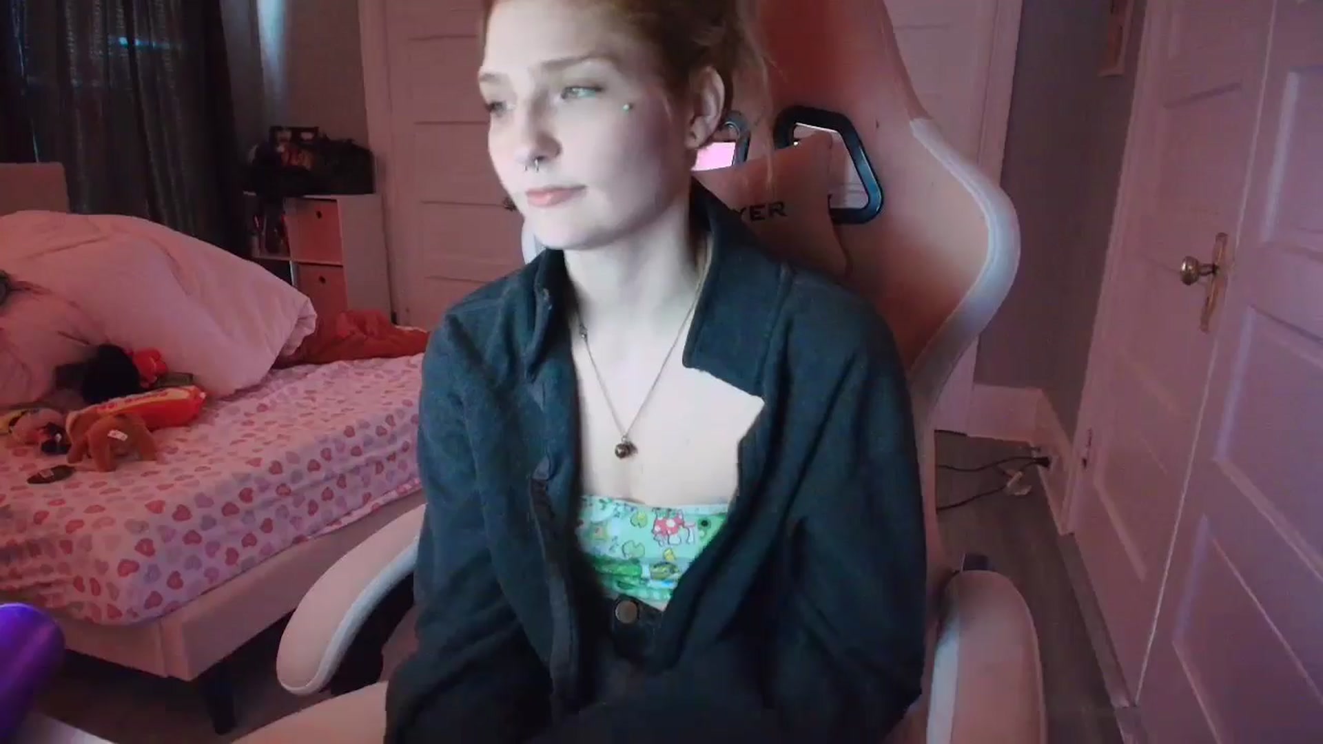 Gallery image thumbnail from DuckChan0's myfreecams stream on, 02/05/2026, 18:41 image 14 of 20