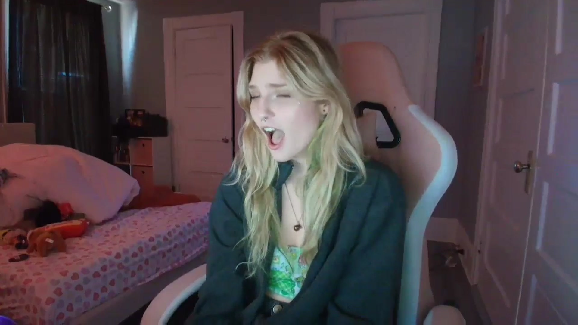 Gallery image thumbnail from DuckChan0's myfreecams stream on, 02/05/2026, 18:41 image 11 of 20