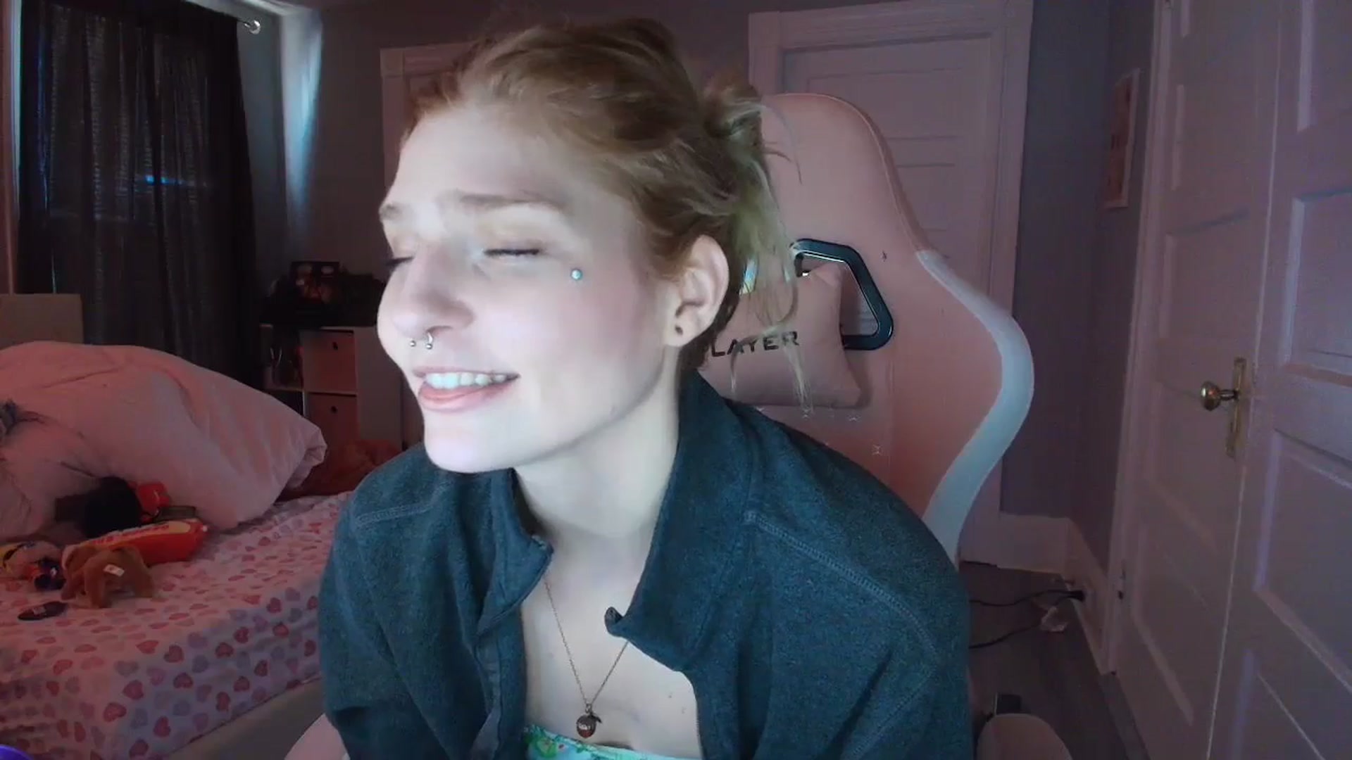 Gallery image thumbnail from DuckChan0's myfreecams stream on, 02/05/2026, 18:41 image 12 of 20