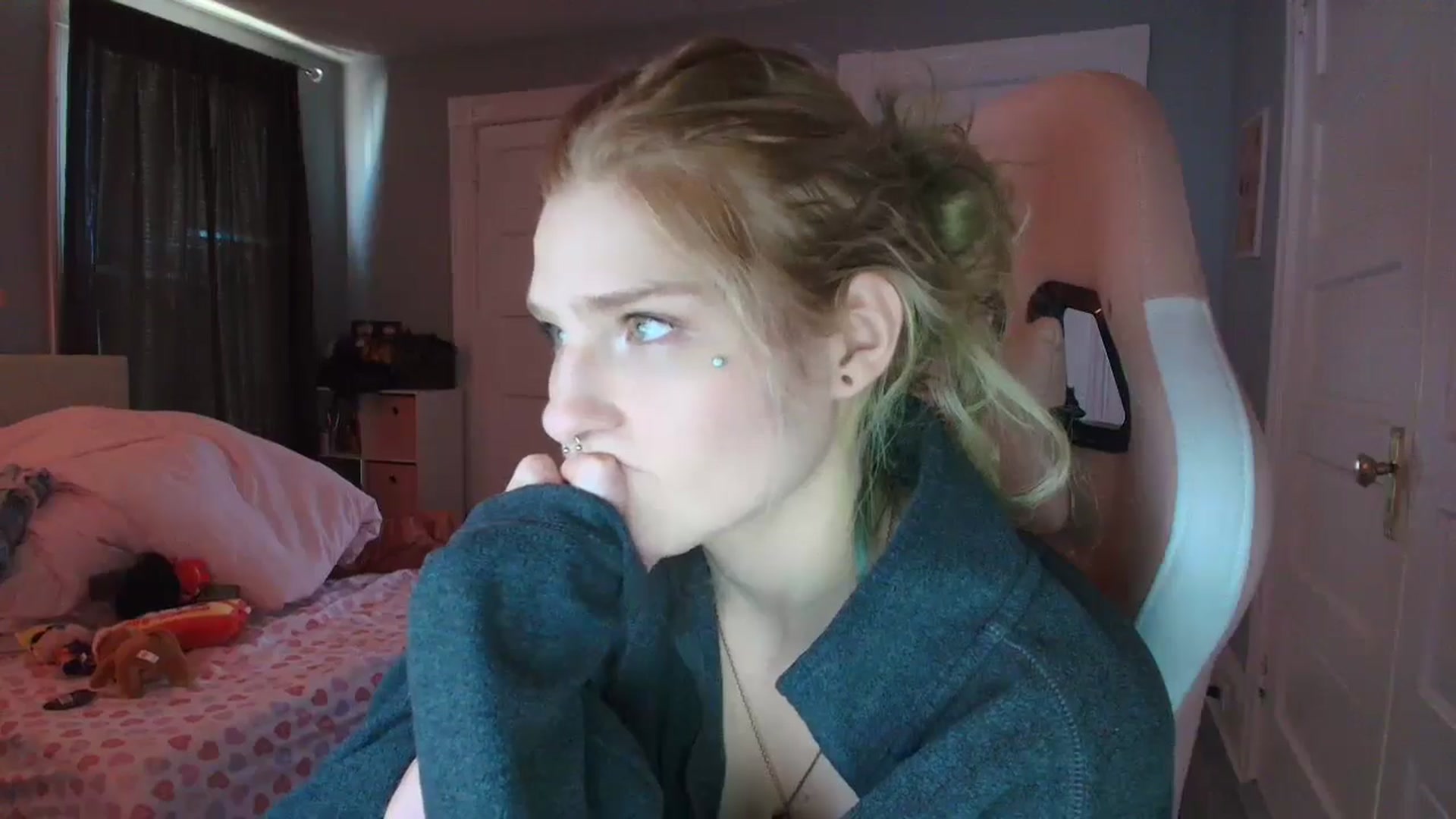 Gallery image thumbnail from DuckChan0's myfreecams stream on, 02/05/2026, 18:41 image 2 of 20