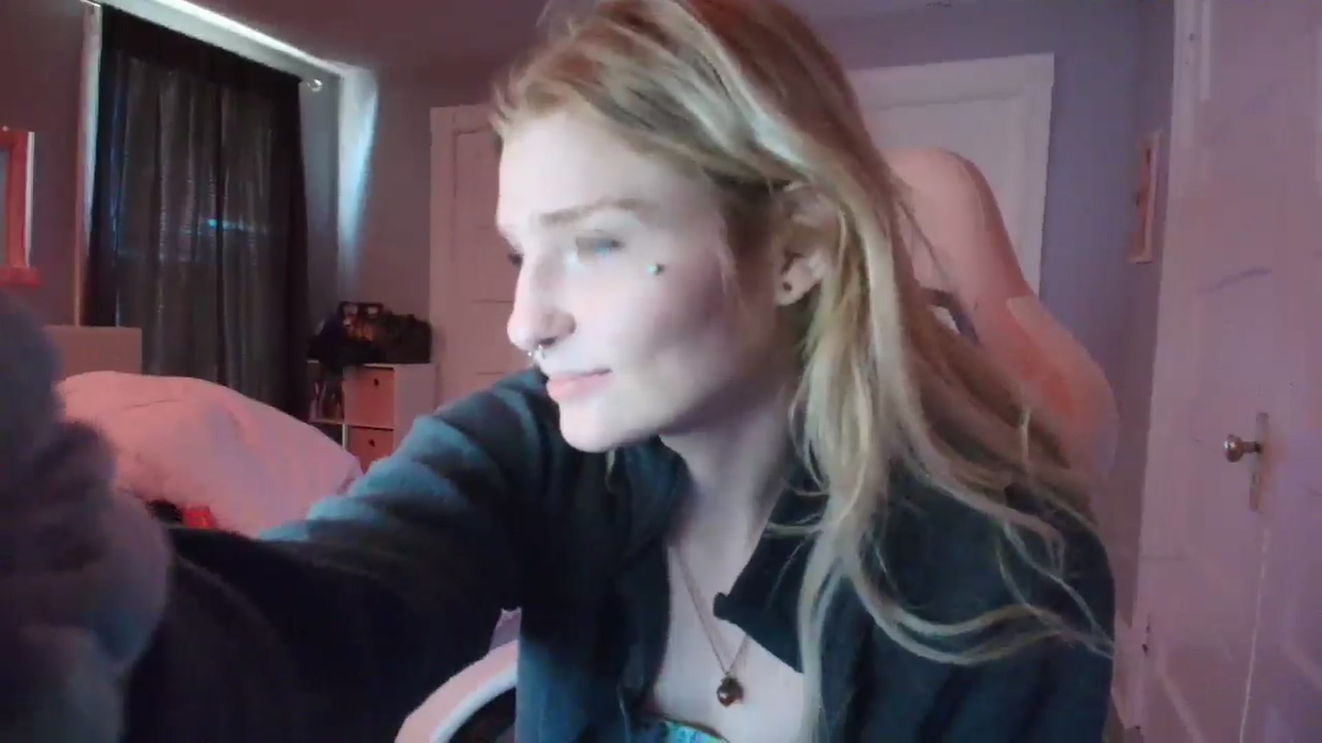 Gallery image thumbnail from DuckChan0's myfreecams stream on, 02/05/2026, 18:41 image 10 of 20