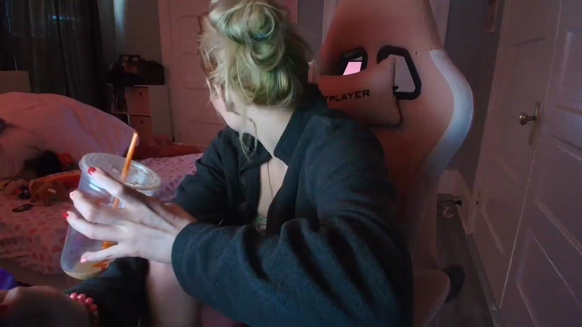 Gallery image thumbnail from DuckChan0's myfreecams stream on, 02/05/2026, 18:41 image 16 of 20