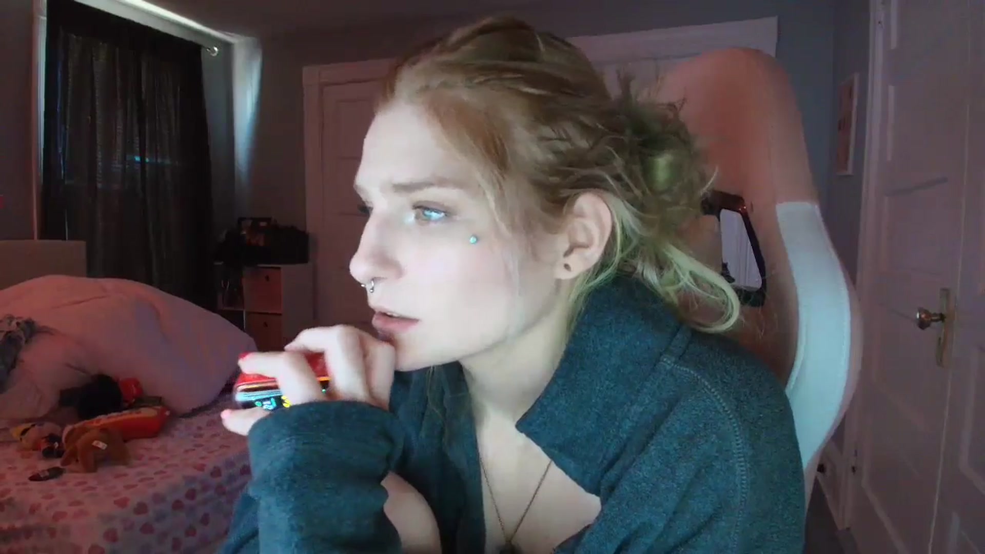Gallery image thumbnail from DuckChan0's myfreecams stream on, 02/05/2026, 18:41 image 4 of 20