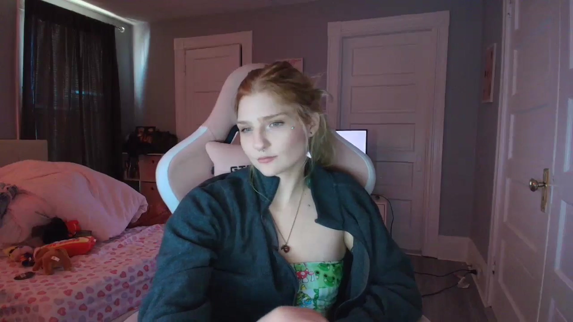 Gallery image thumbnail from DuckChan0's myfreecams stream on, 02/05/2026, 18:41 image 6 of 20