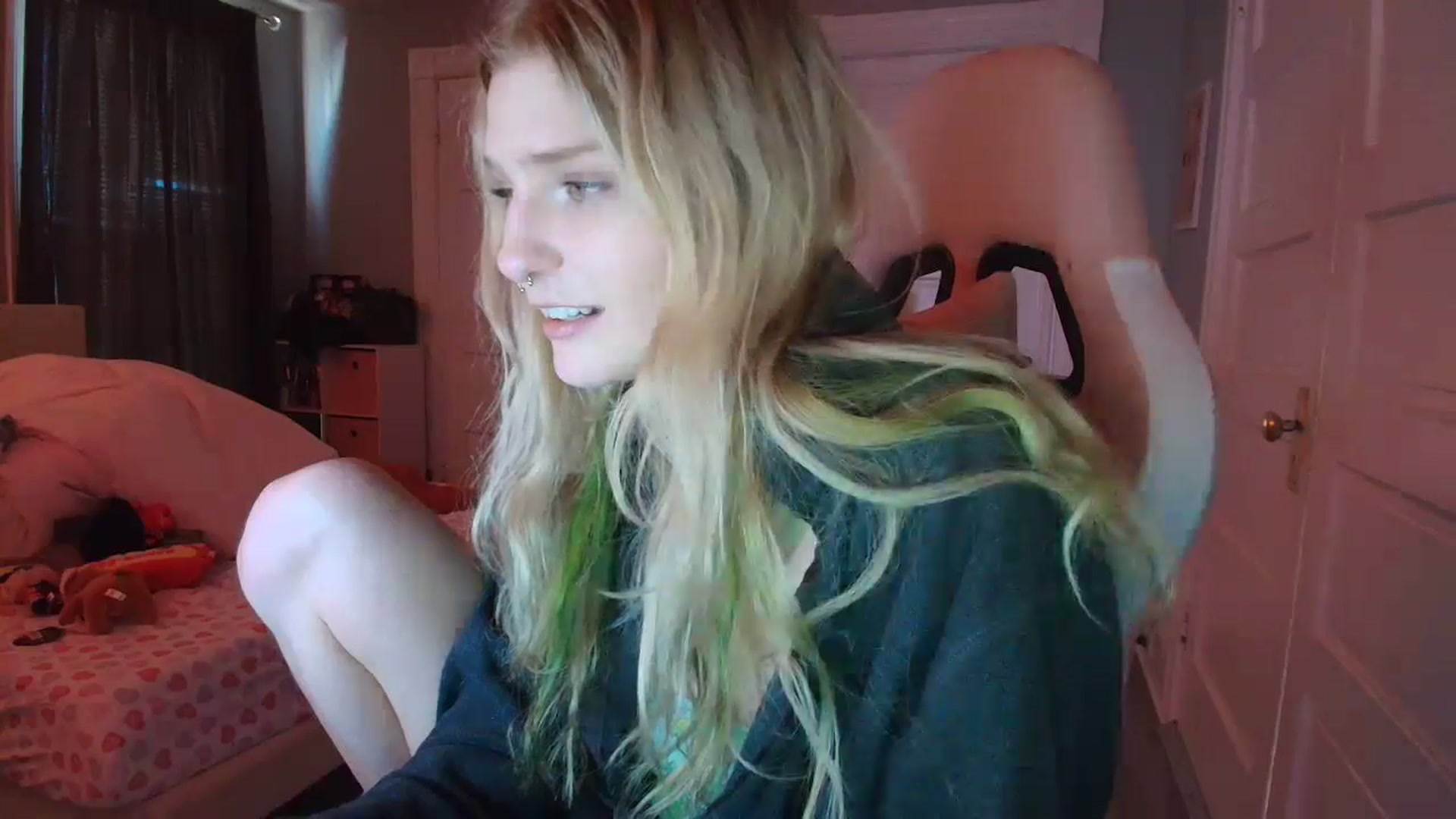 Gallery image thumbnail from DuckChan0's myfreecams stream on, 02/05/2026, 19:22 image 7 of 20