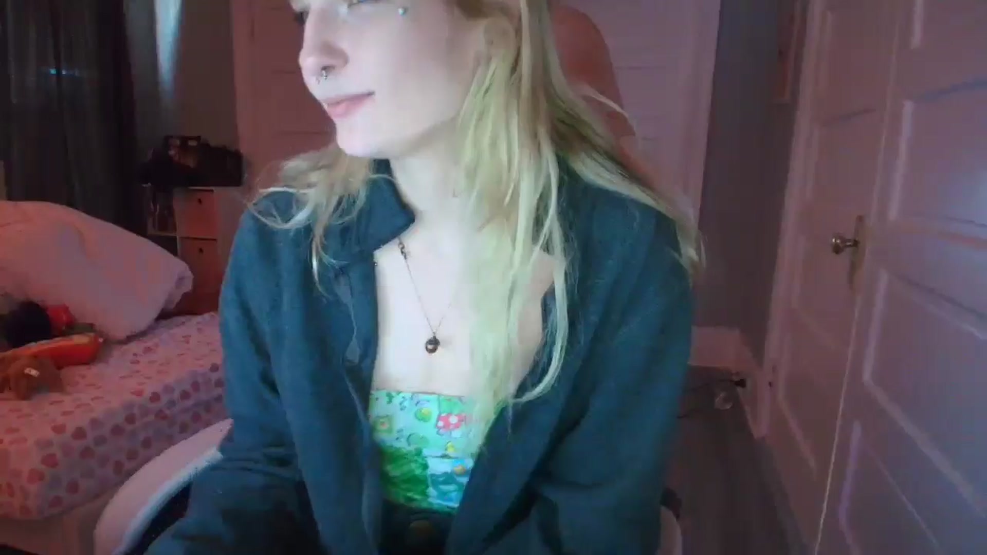 Gallery image thumbnail from DuckChan0's myfreecams stream on, 02/05/2026, 19:22 image 16 of 20