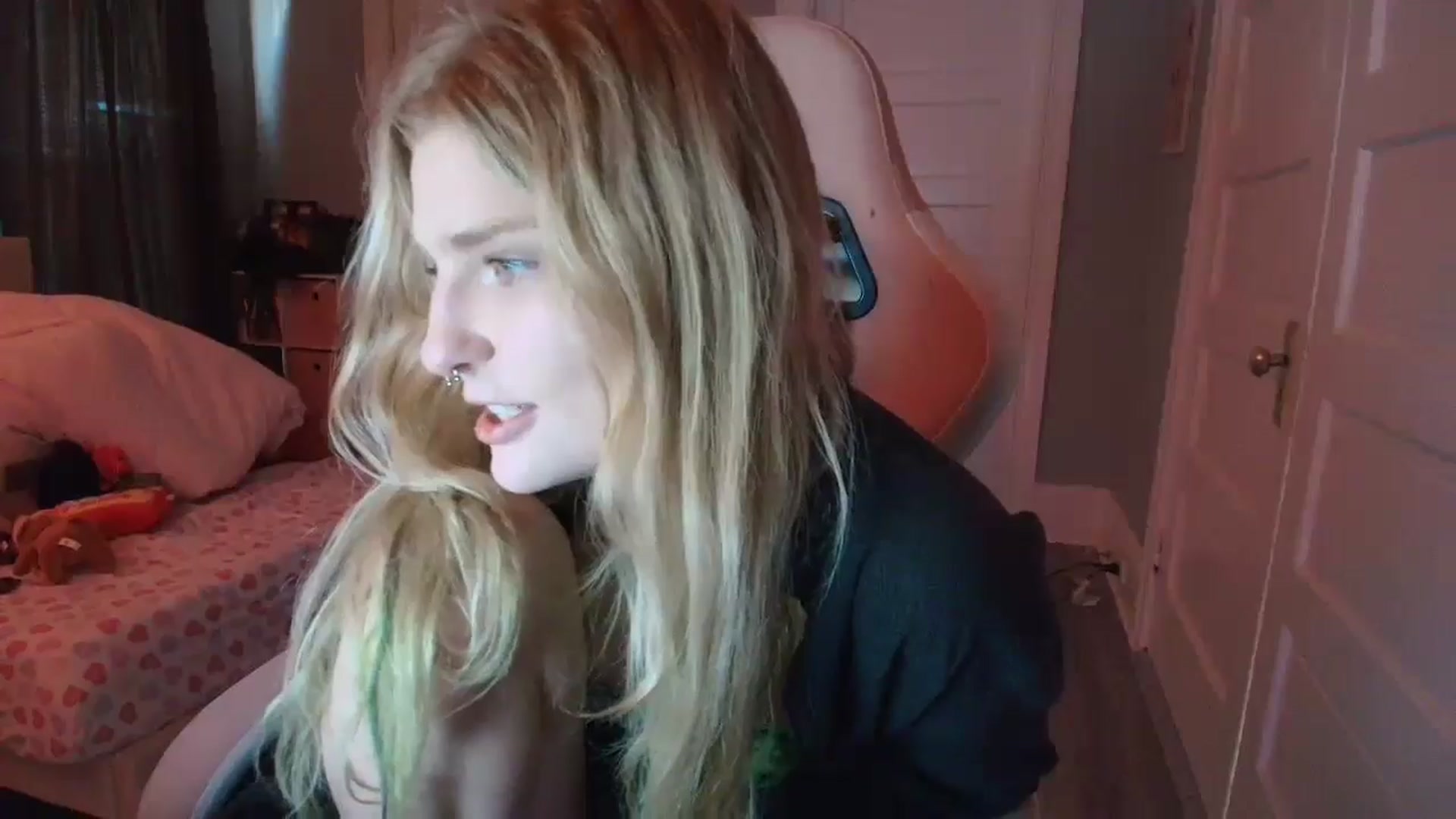 Gallery image thumbnail from DuckChan0's myfreecams stream on, 02/05/2026, 19:22 image 18 of 20
