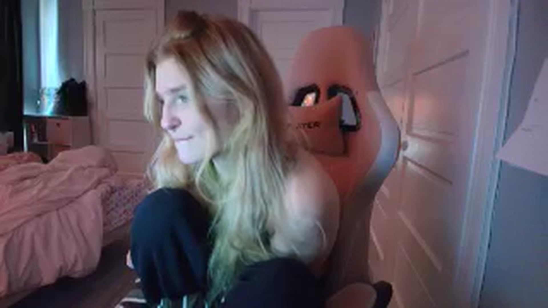 Gallery image thumbnail from DuckChan0's myfreecams stream on, 02/08/2026, 16:19 image 10 of 20