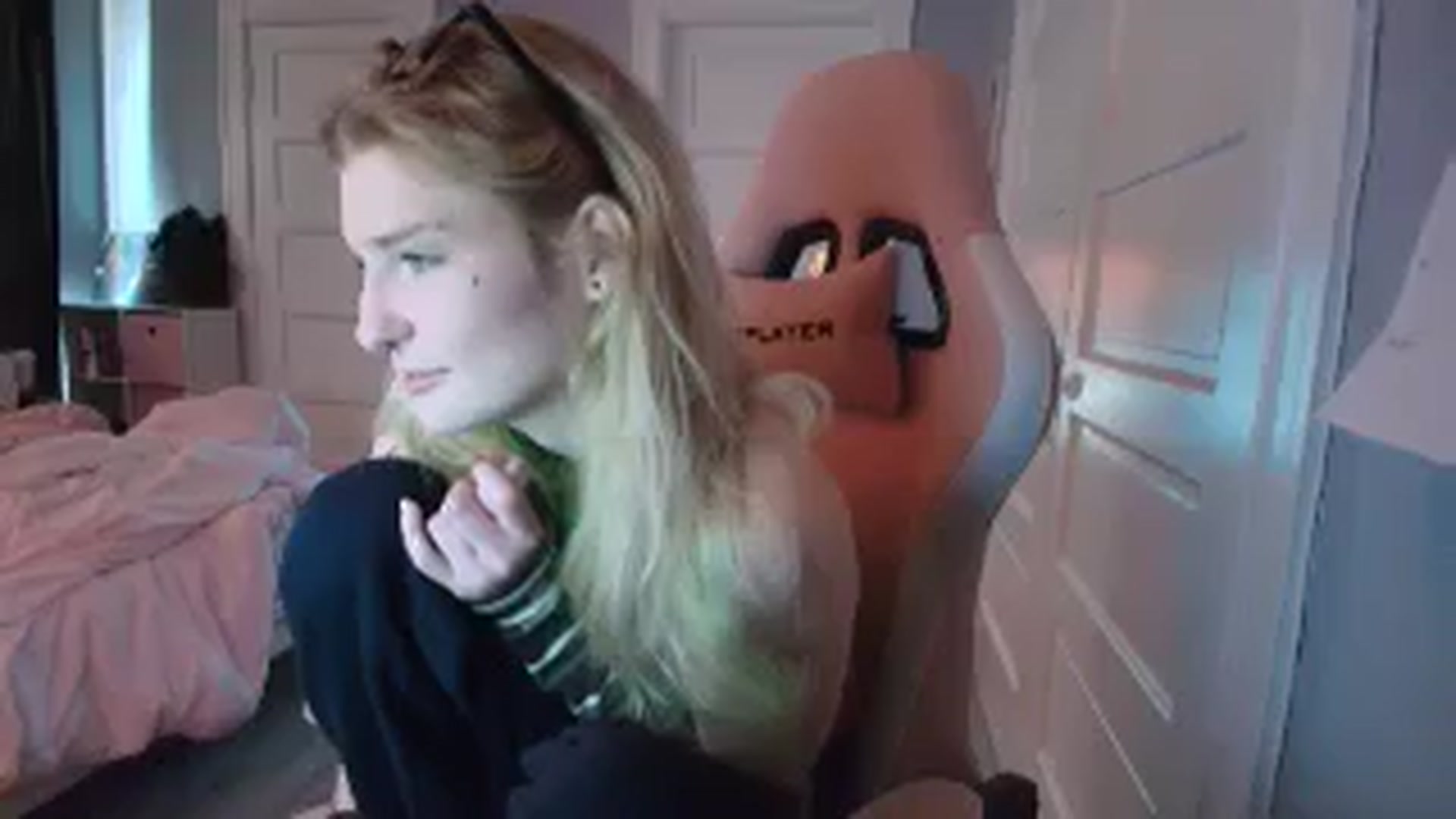 Gallery image thumbnail from DuckChan0's myfreecams stream on, 02/08/2026, 16:19 image 5 of 20