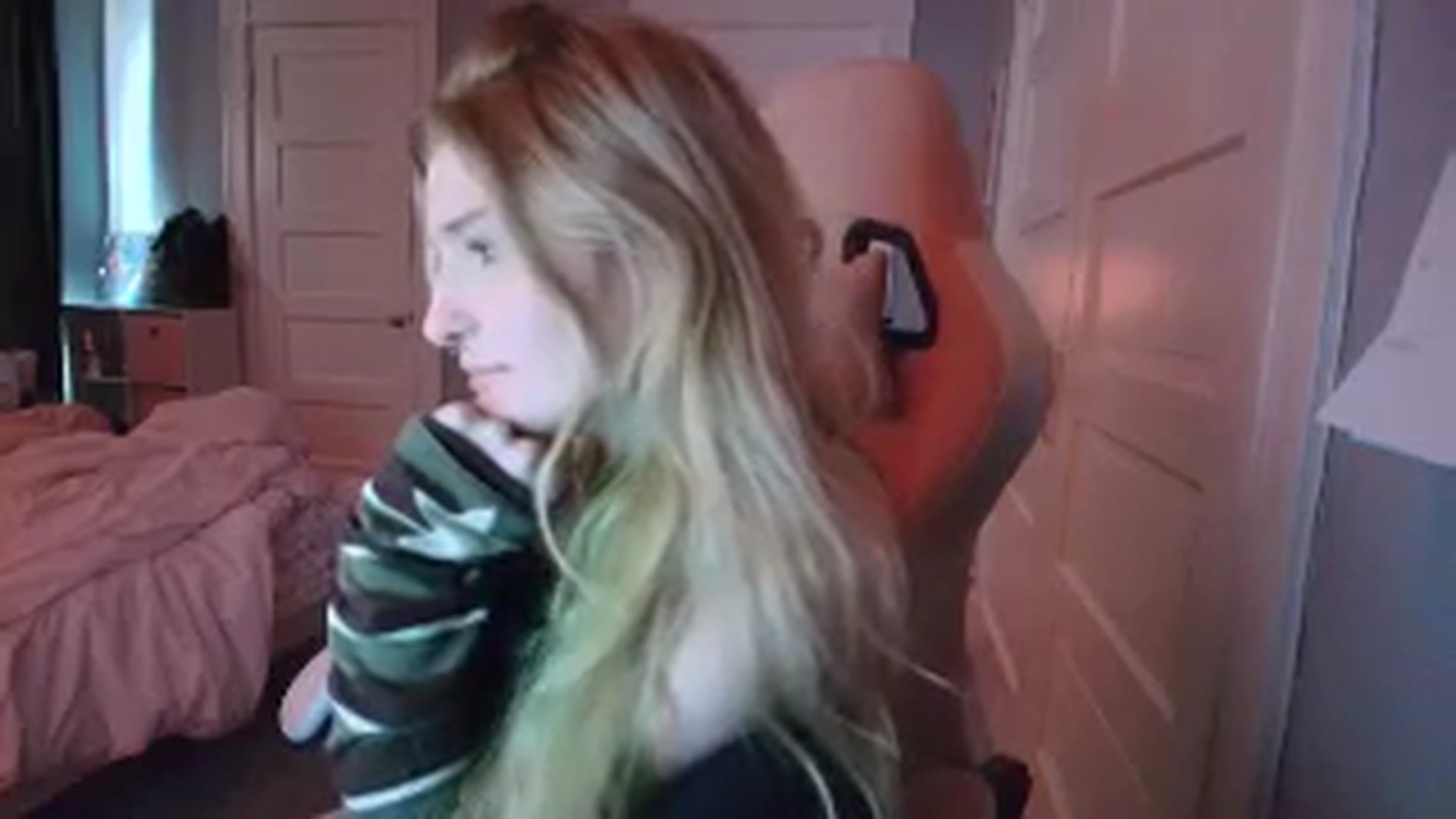 Gallery image thumbnail from DuckChan0's myfreecams stream on, 02/08/2026, 16:19 image 9 of 20